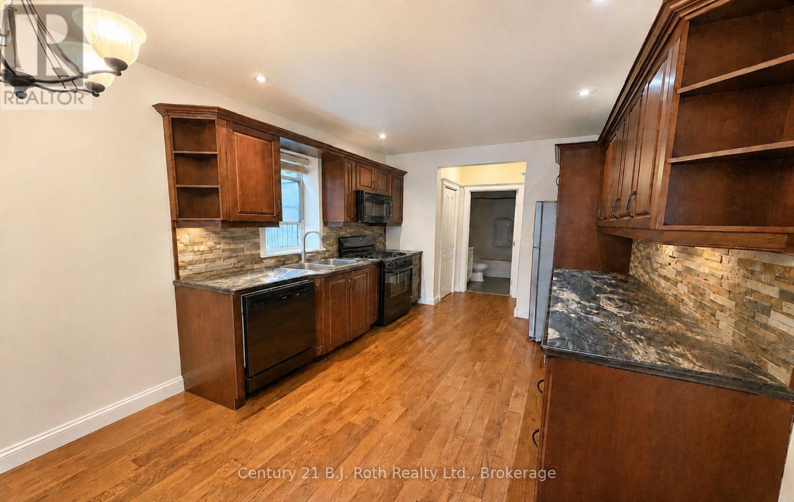 100 Cameron Street, Orillia, Ontario  L3V 5R7 - Photo 4 - S13726256