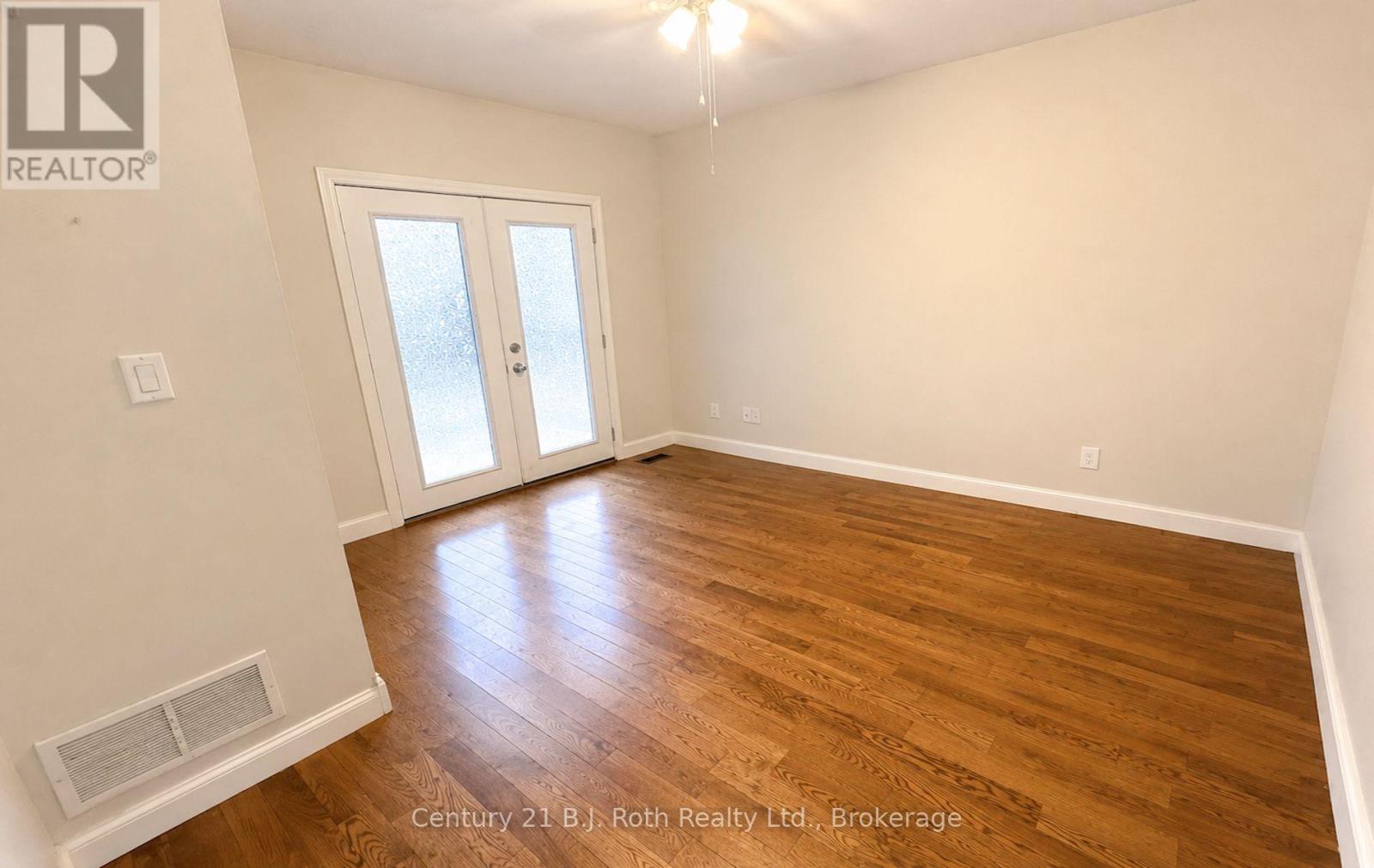 100 Cameron Street, Orillia, Ontario  L3V 5R7 - Photo 8 - S13726256