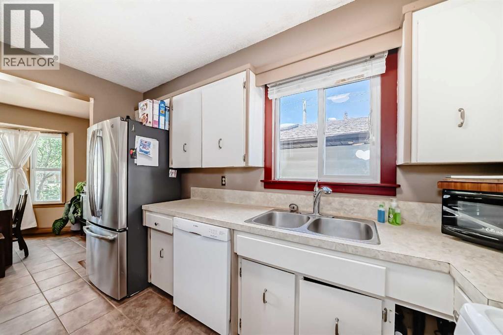 52 Beacham Road NW, Calgary, Alberta  T3K 1S4 - Photo 8 - A2312179