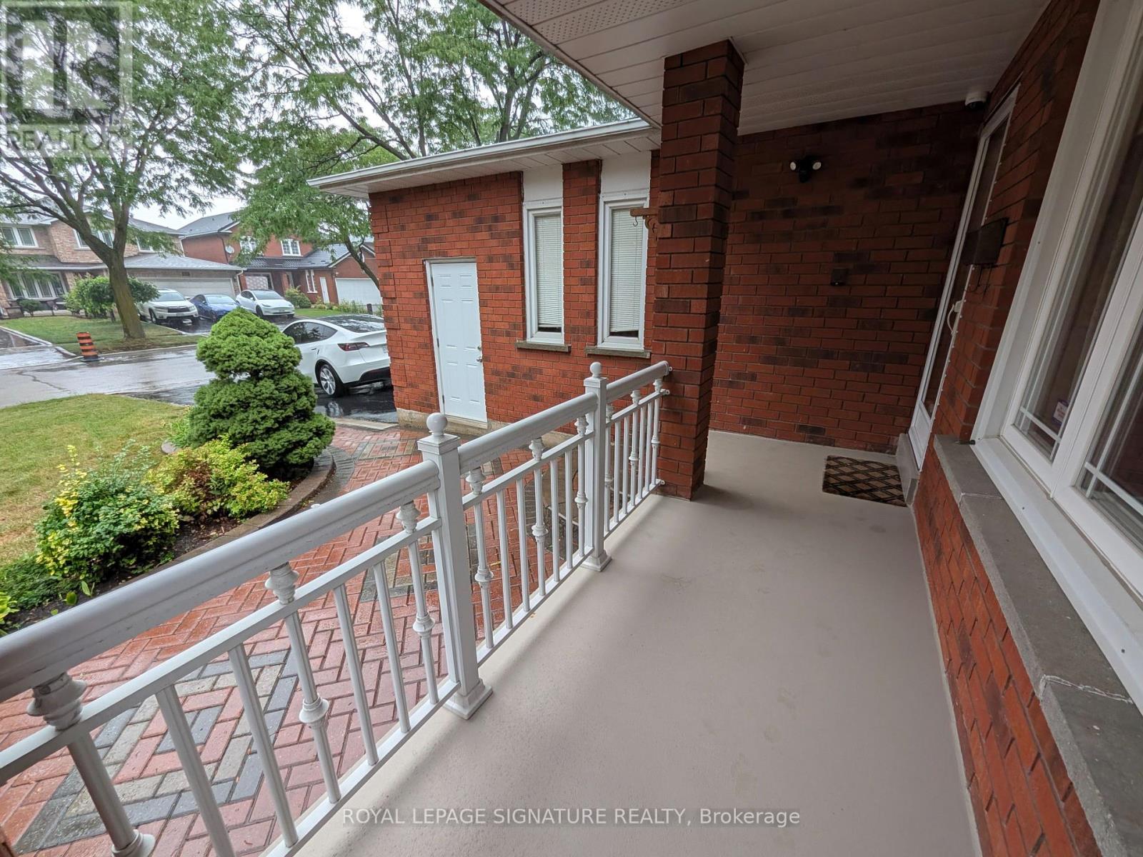 44 Bankview Circle, Toronto, Ontario  M9W 6S5 - Photo 2 - W13724672