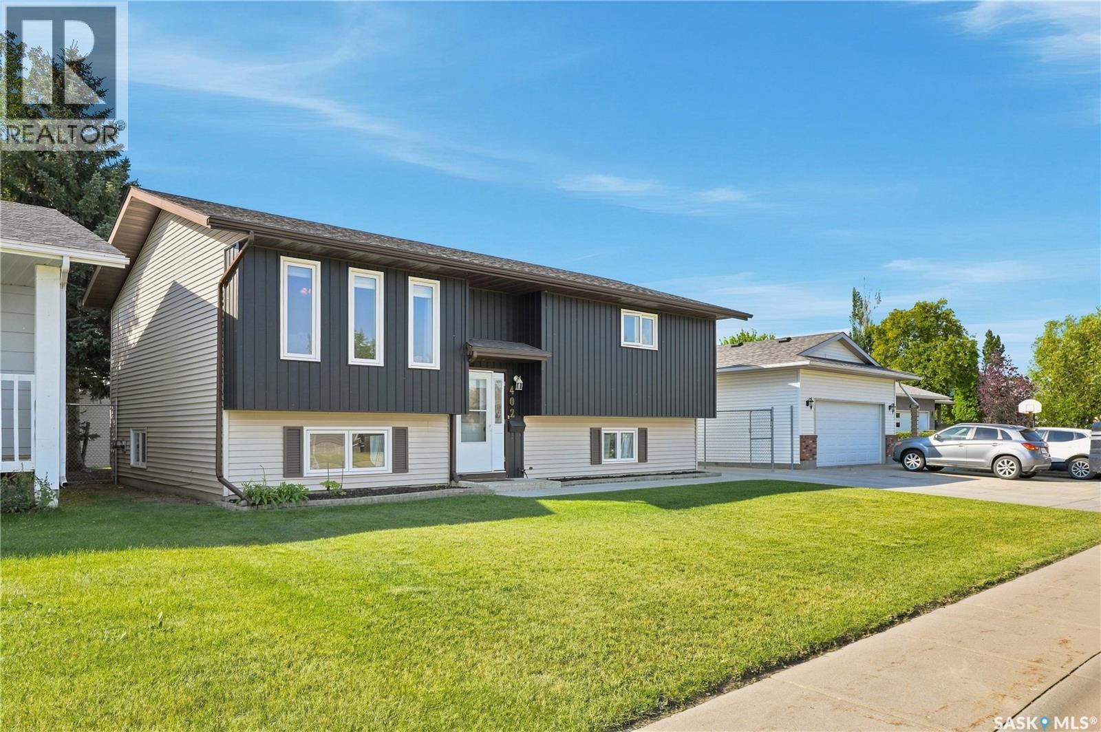 402 Fehr Crescent, Martensville, Saskatchewan  S0K 2T0 - Photo 3 - SK047027
