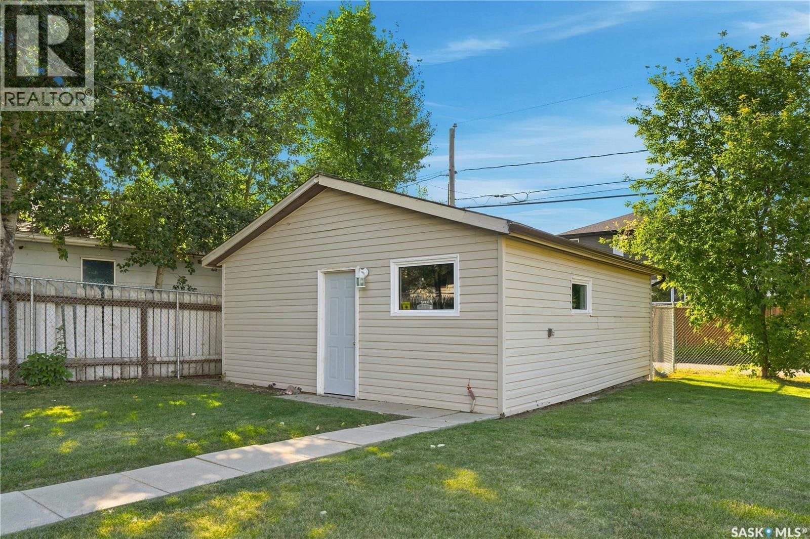 402 Fehr Crescent, Martensville, Saskatchewan  S0K 2T0 - Photo 48 - SK047027