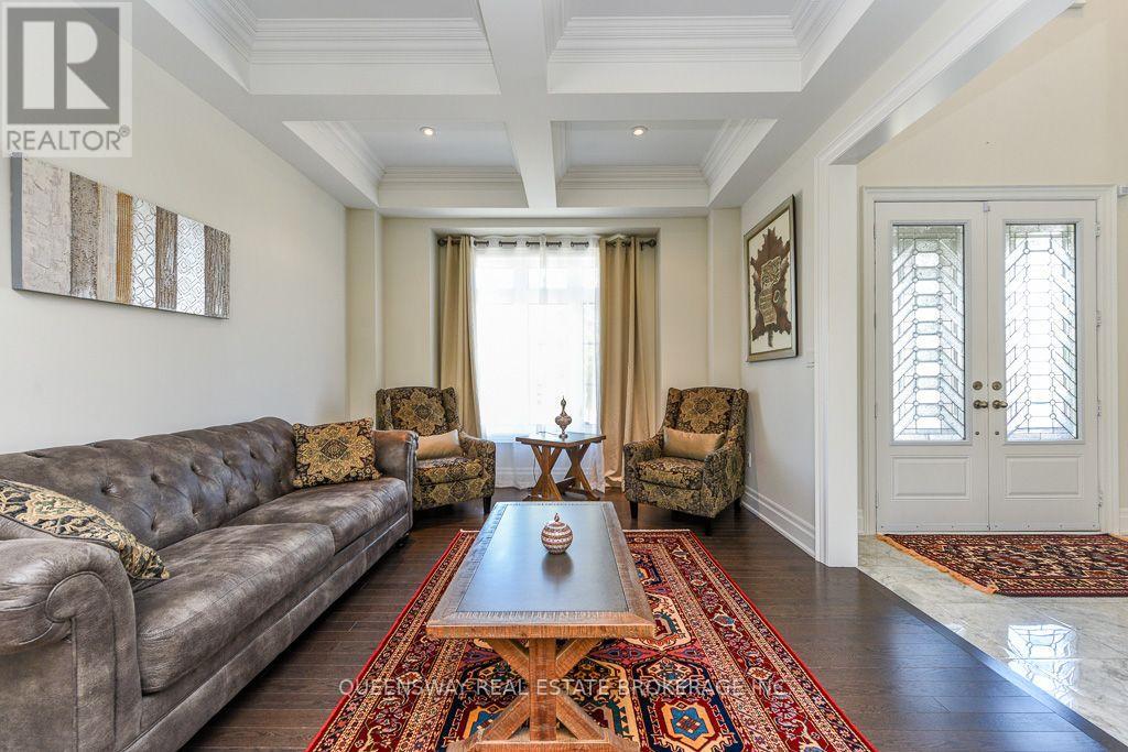 12 Love Court, Brampton, Ontario  L6P 4H6 - Photo 4 - W13726264