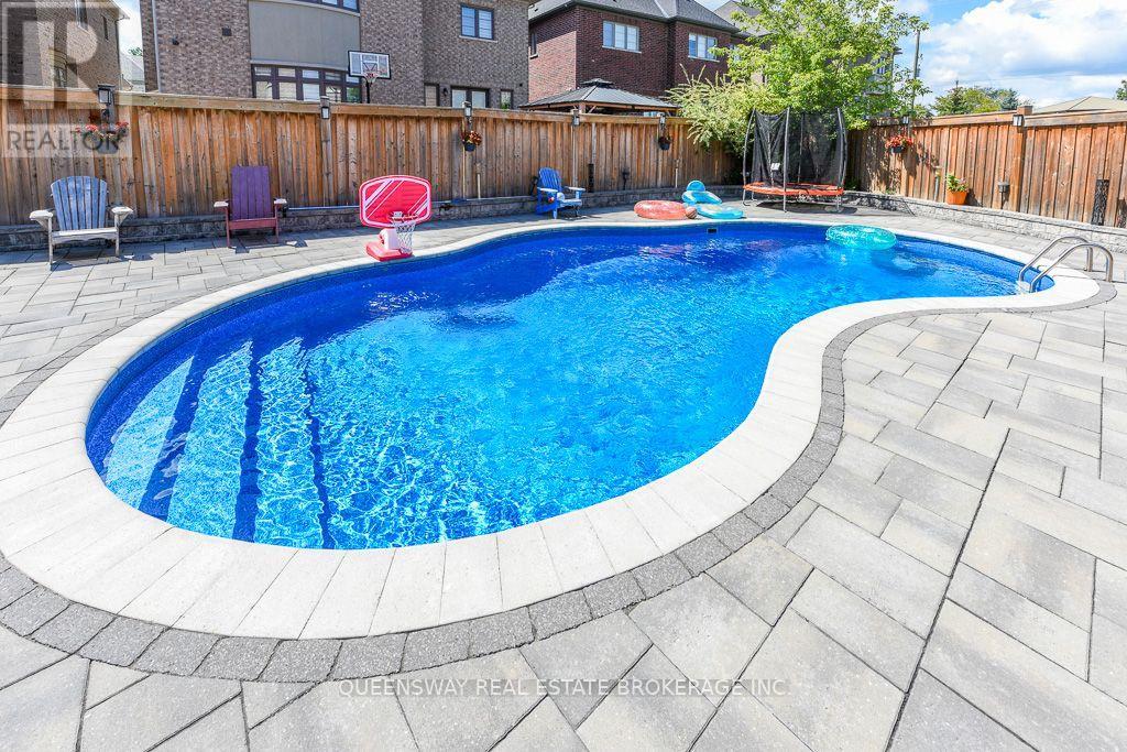 12 Love Court, Brampton, Ontario  L6P 4H6 - Photo 47 - W13726264