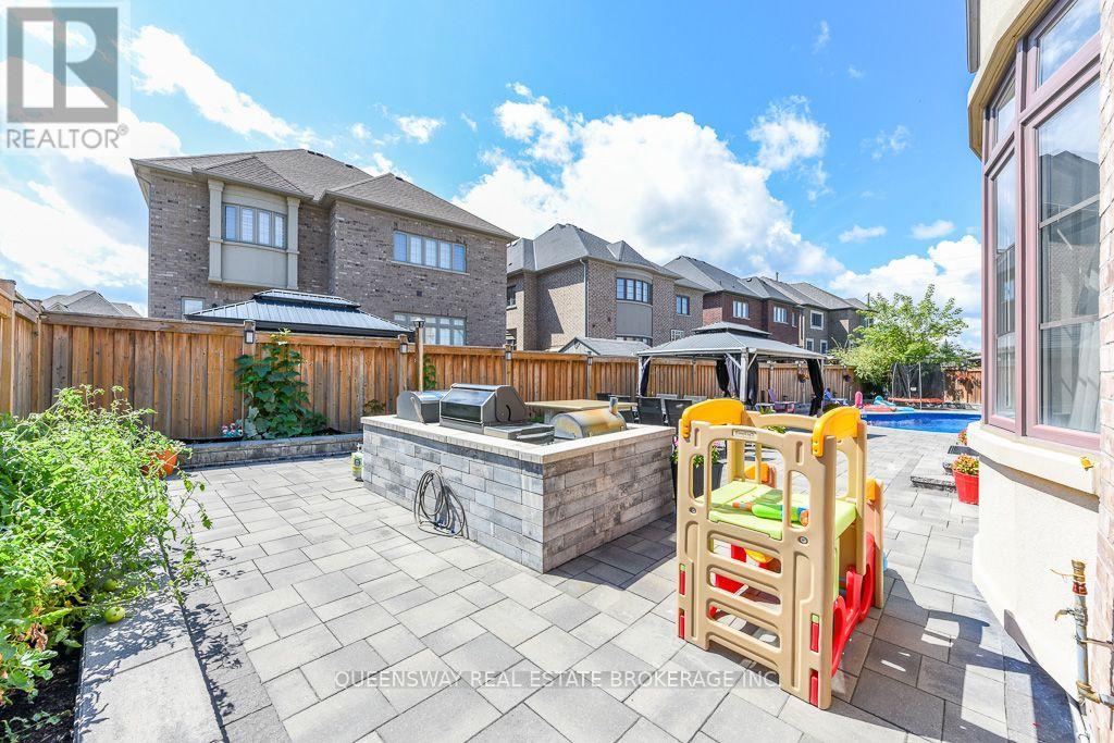 12 Love Court, Brampton, Ontario  L6P 4H6 - Photo 48 - W13726264