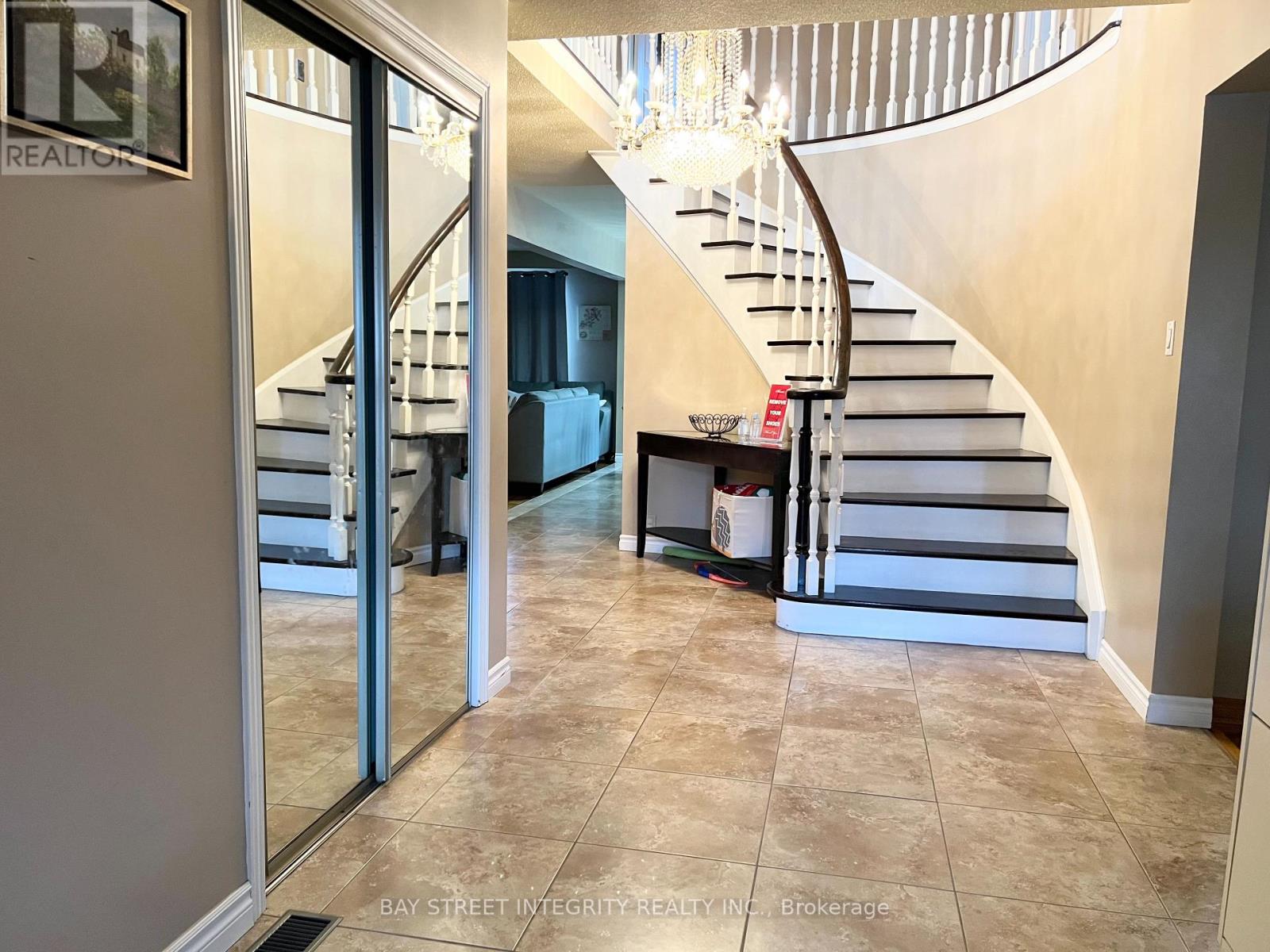 61 Morbank Drive, Toronto, Ontario M1V 2M1 - Photo 3 - E13726038