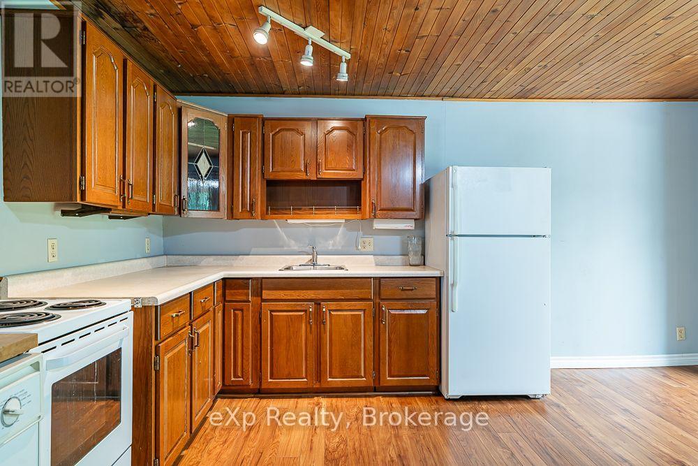 520 Huron Road, South Bruce Peninsula, Ontario  N0H 1X0 - Photo 9 - X13726278