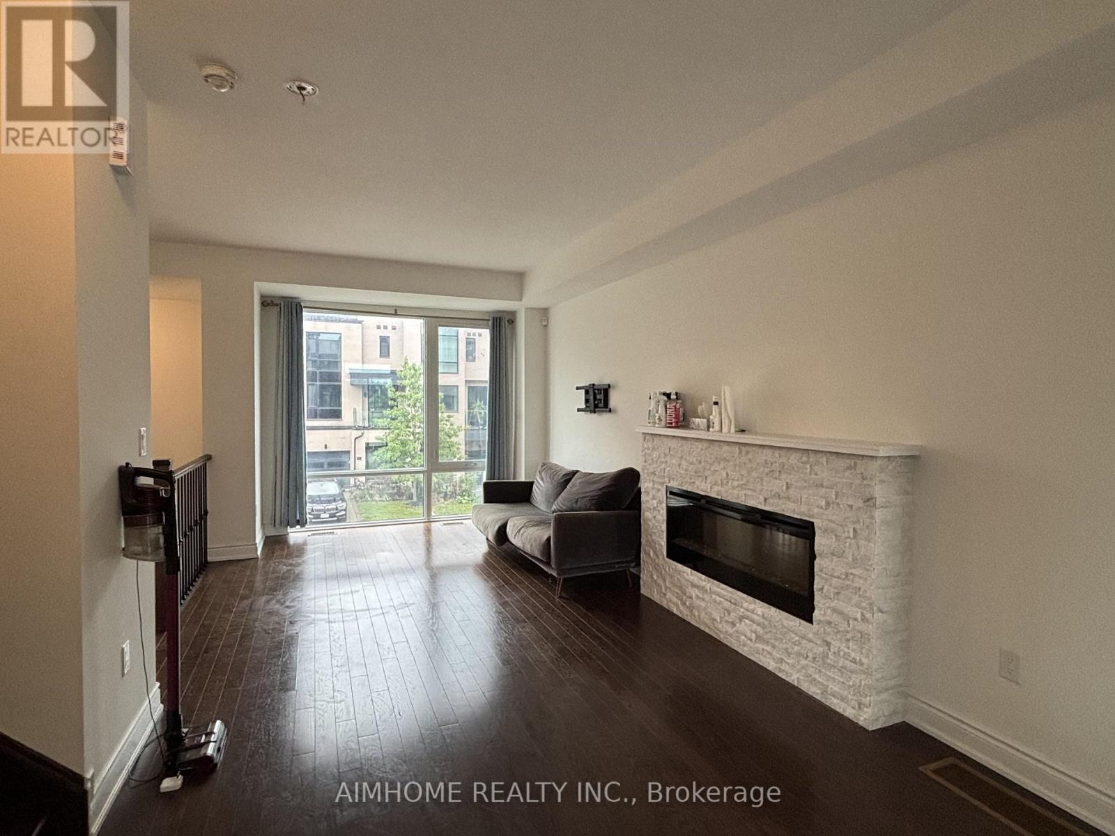 58 Pony Farm Drive, Toronto, Ontario  M9R 0B3 - Photo 5 - W13726296