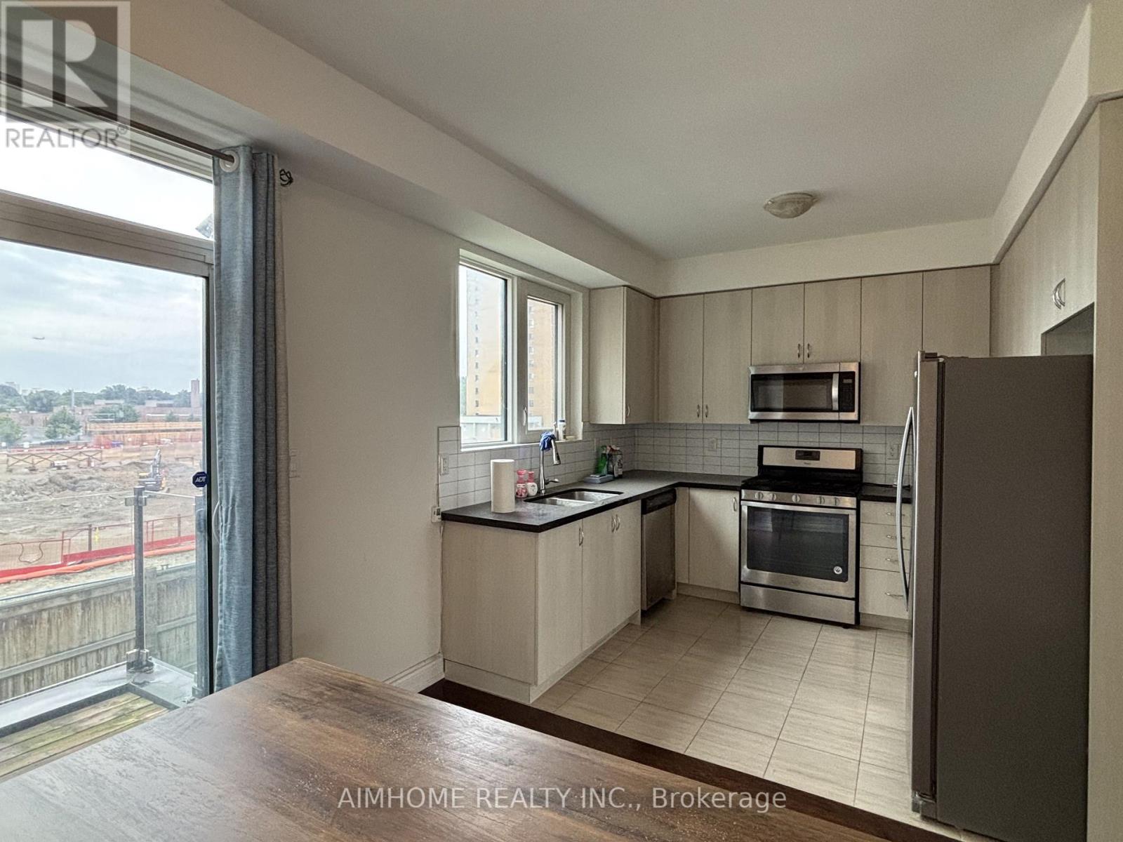 58 Pony Farm Drive, Toronto, Ontario  M9R 0B3 - Photo 6 - W13726296