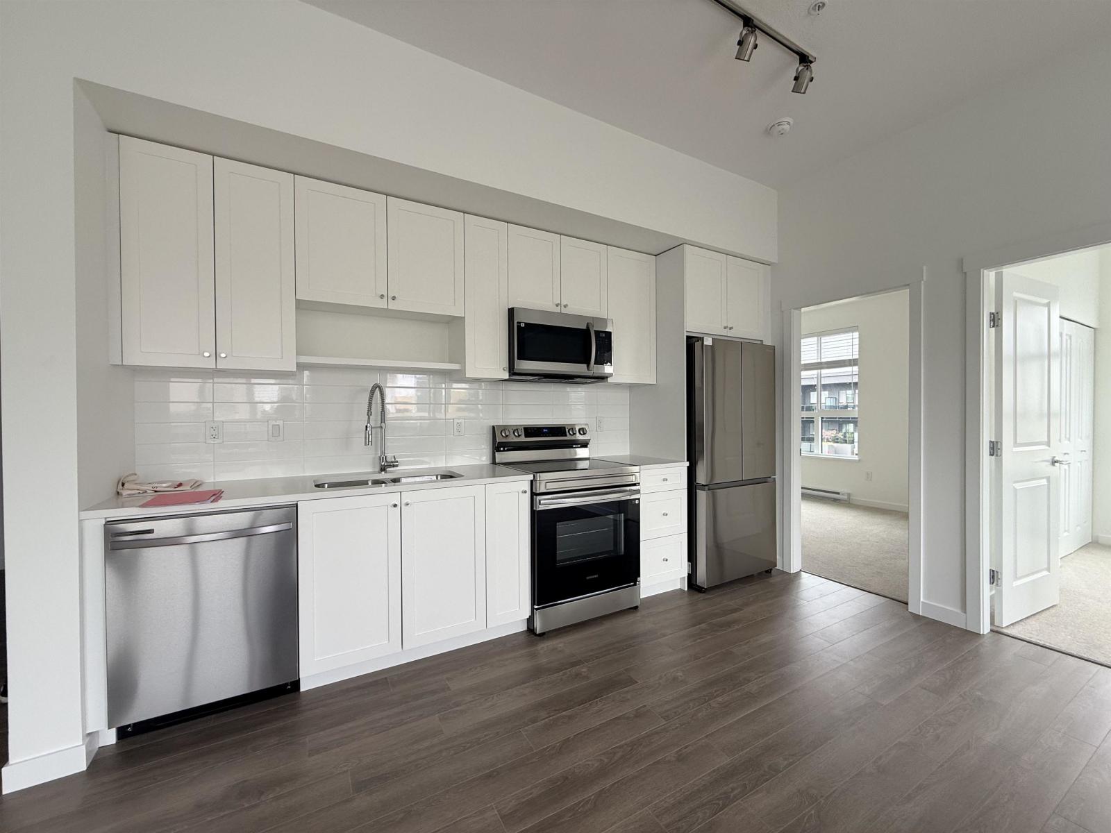 607 15733 85 Avenue, Surrey, British Columbia  V4Z 6N1 - Photo 3 - R3159860