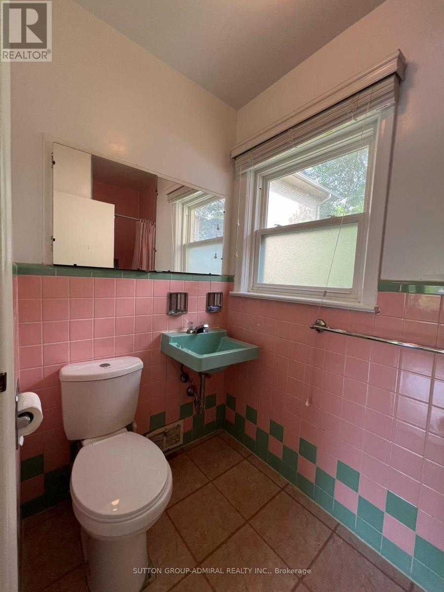 119 Caribou Road, Toronto, Ontario  M5N 2B1 - Photo 18 - C13443226