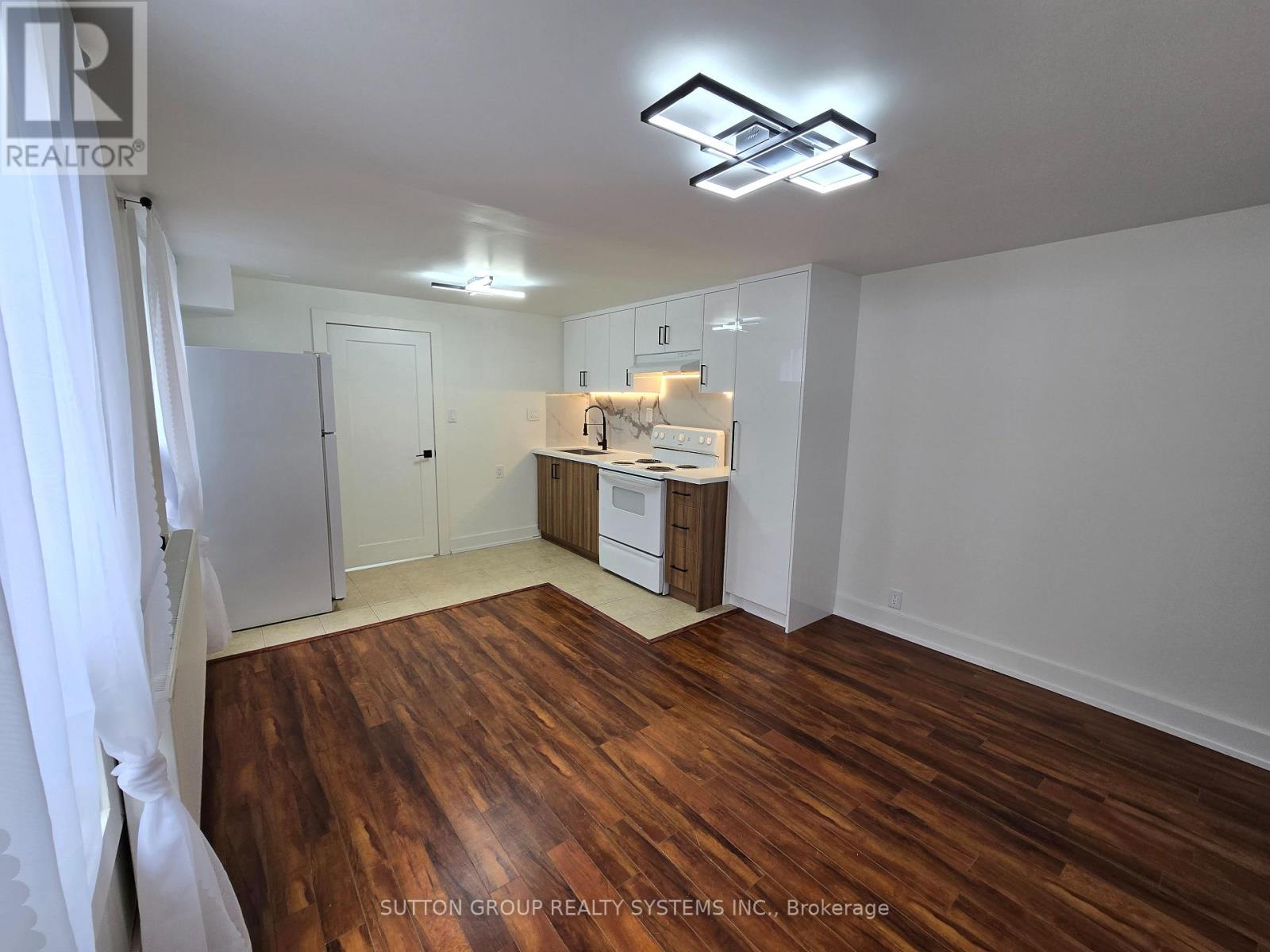 1 - 2886 LAKE SHORE BOULEVARD W, Toronto, Ontario