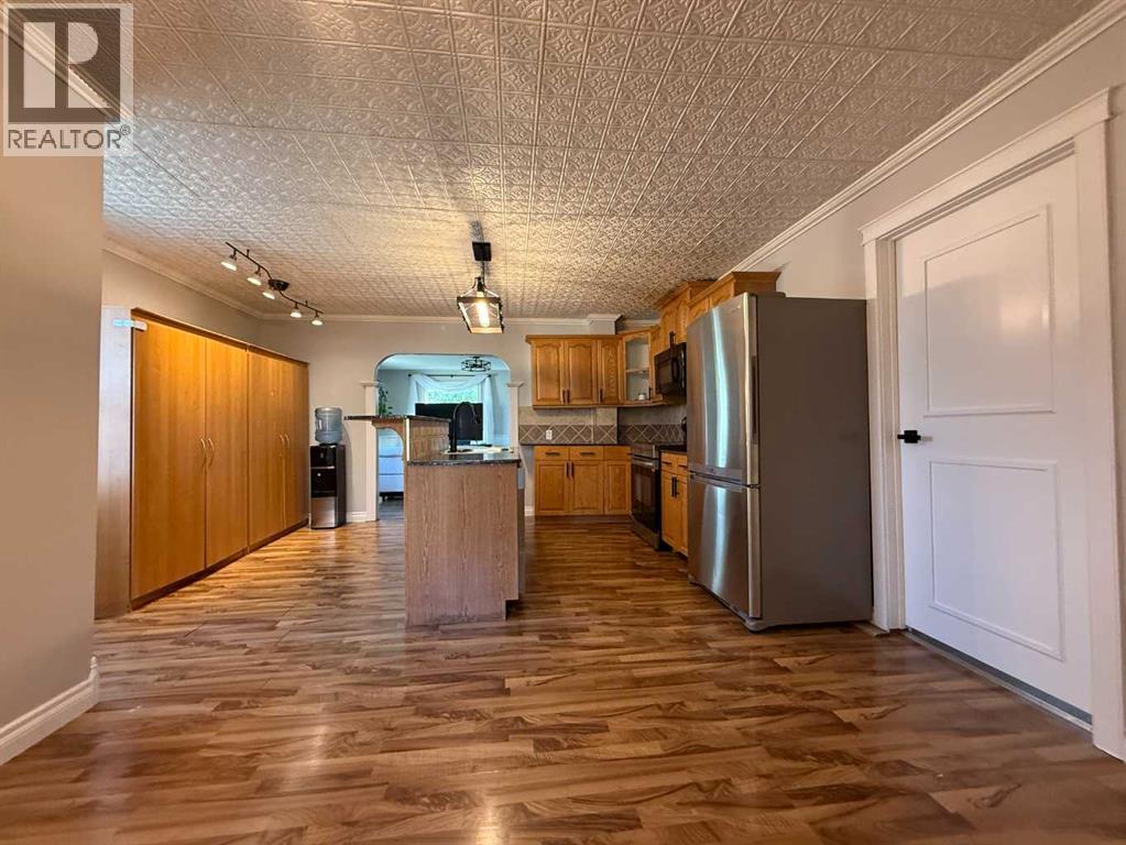 505 6 Avenue, Wainwright, Alberta  T9W 1A9 - Photo 2 - A2341240