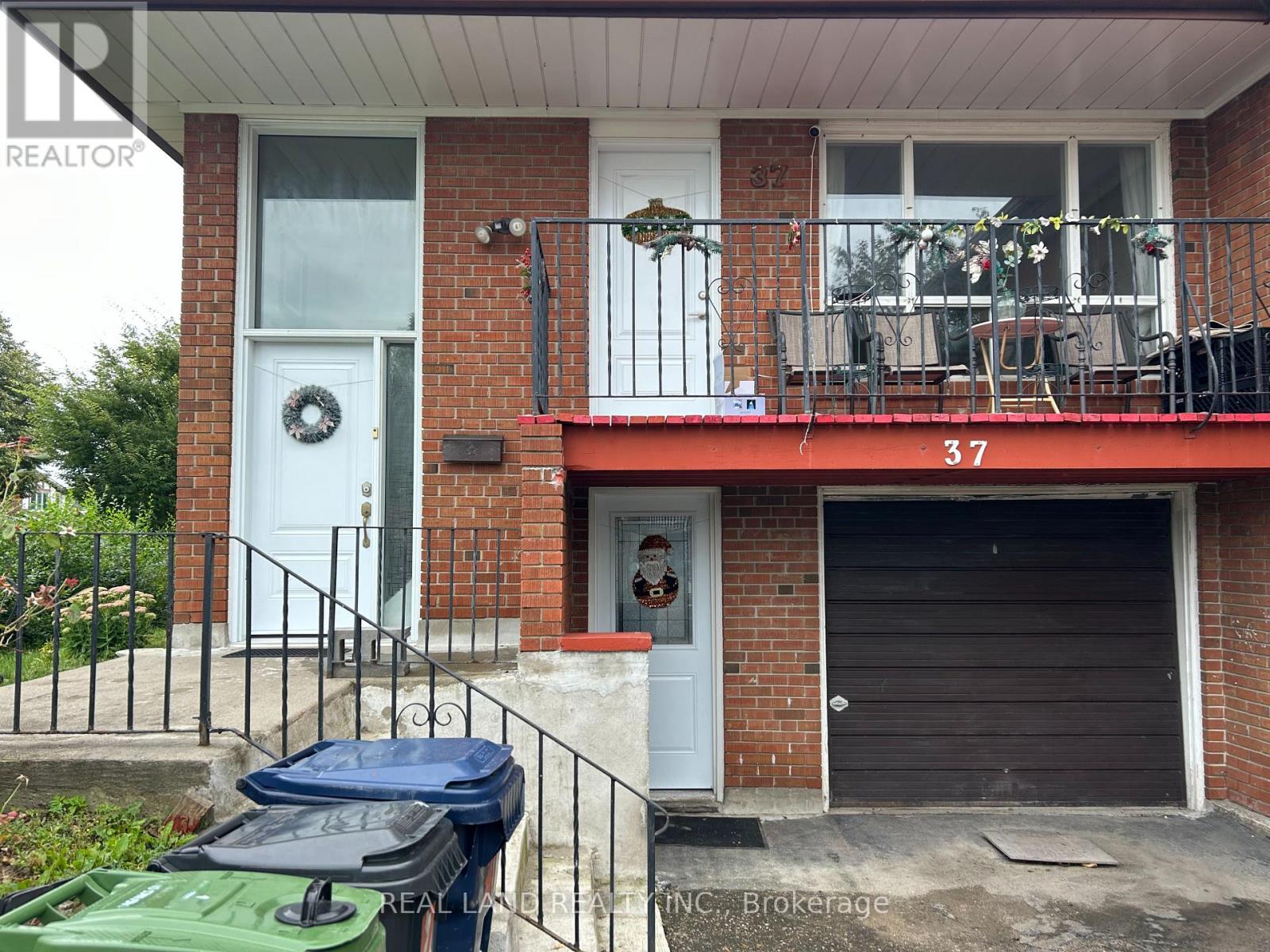37 PAWNEE AVENUE, Toronto, Ontario