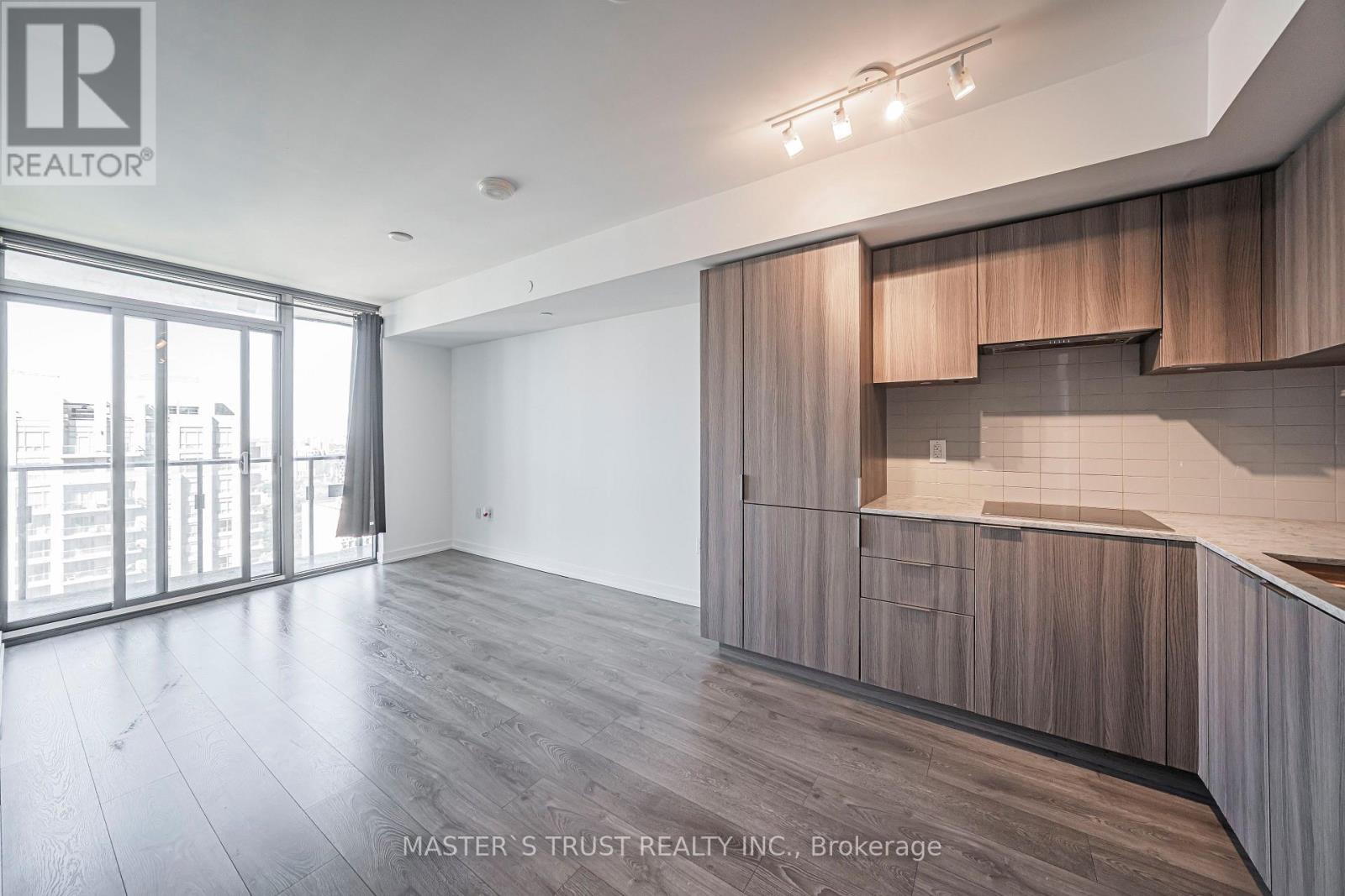 2806 - 11 Wellesley Street W, Toronto, Ontario  M4Y 1E8 - Photo 10 - C13726334