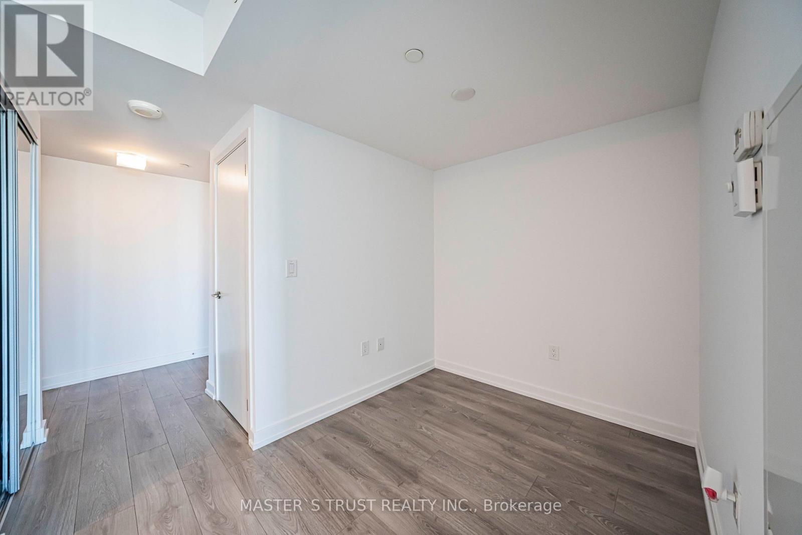 2806 - 11 Wellesley Street W, Toronto, Ontario  M4Y 1E8 - Photo 12 - C13726334