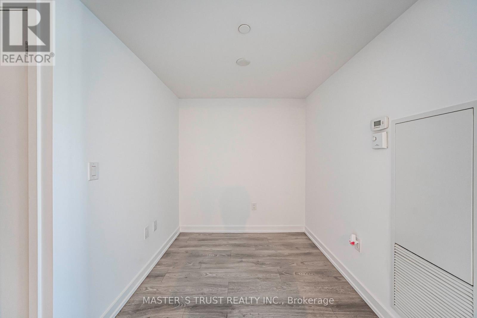 2806 - 11 Wellesley Street W, Toronto, Ontario  M4Y 1E8 - Photo 13 - C13726334