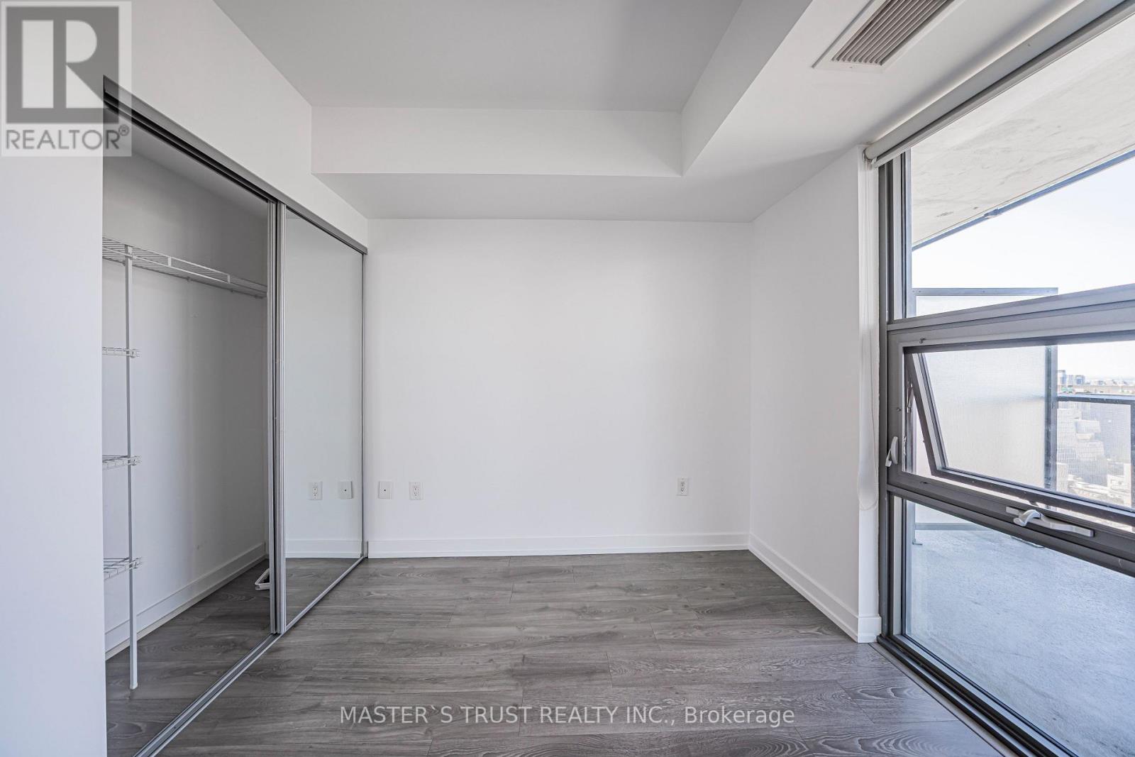 2806 - 11 Wellesley Street W, Toronto, Ontario  M4Y 1E8 - Photo 15 - C13726334