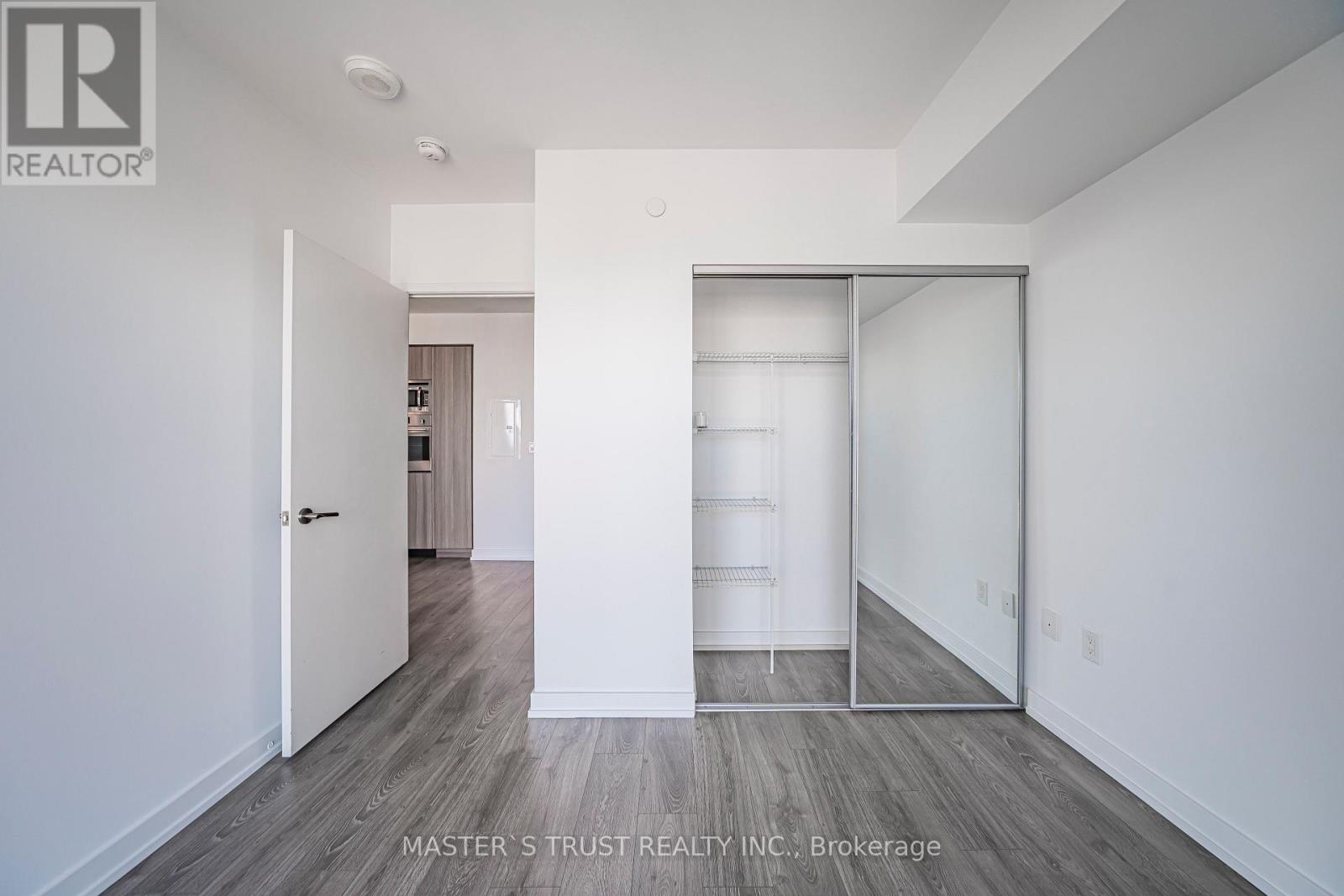 2806 - 11 Wellesley Street W, Toronto, Ontario  M4Y 1E8 - Photo 17 - C13726334
