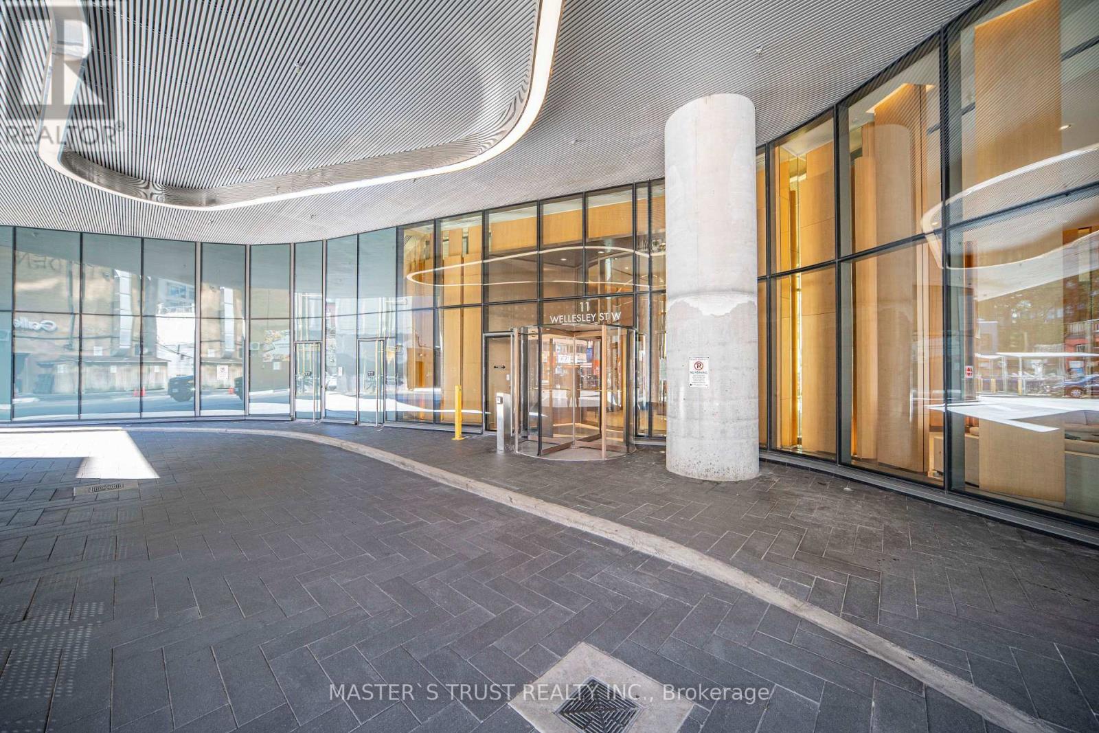 2806 - 11 Wellesley Street W, Toronto, Ontario  M4Y 1E8 - Photo 2 - C13726334