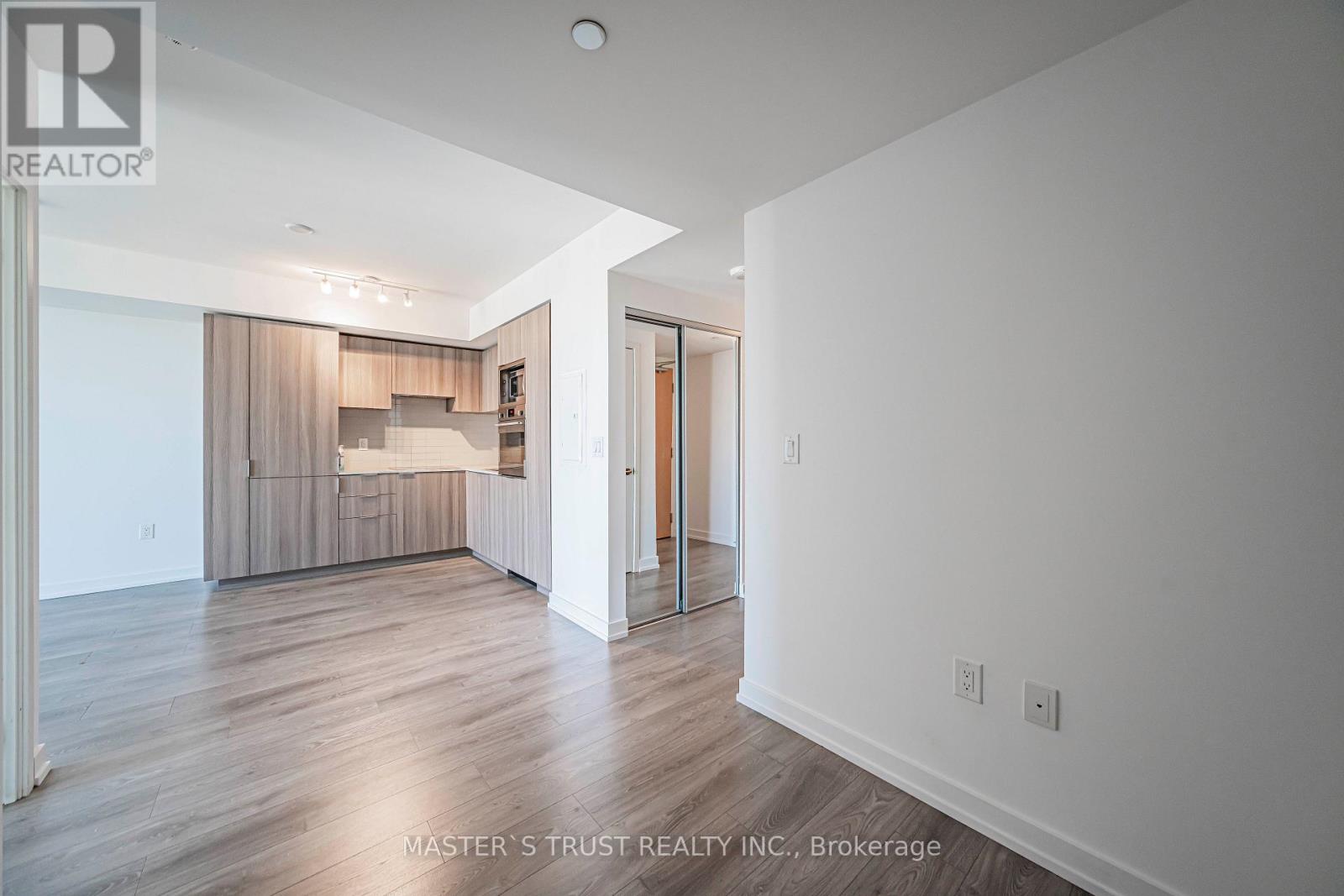 2806 - 11 Wellesley Street W, Toronto, Ontario  M4Y 1E8 - Photo 9 - C13726334