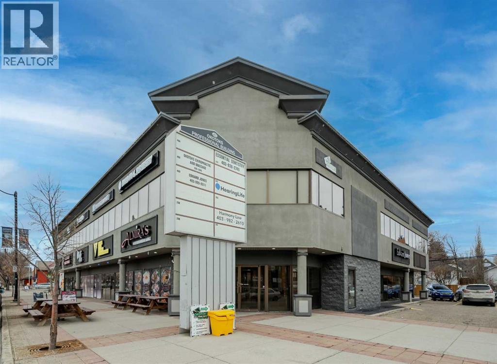 200, 40 Elizabeth Street, Okotoks, Alberta