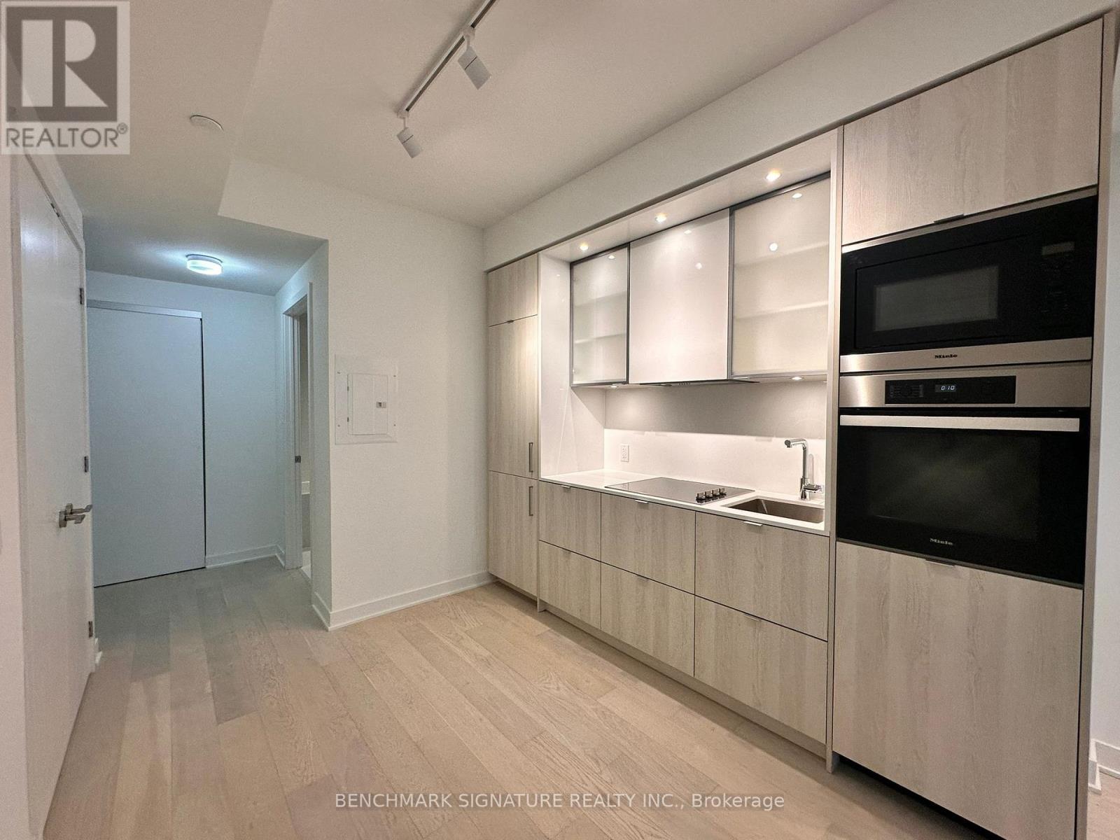 1208 - 11 YORKVILLE AVENUE, Toronto, Ontario