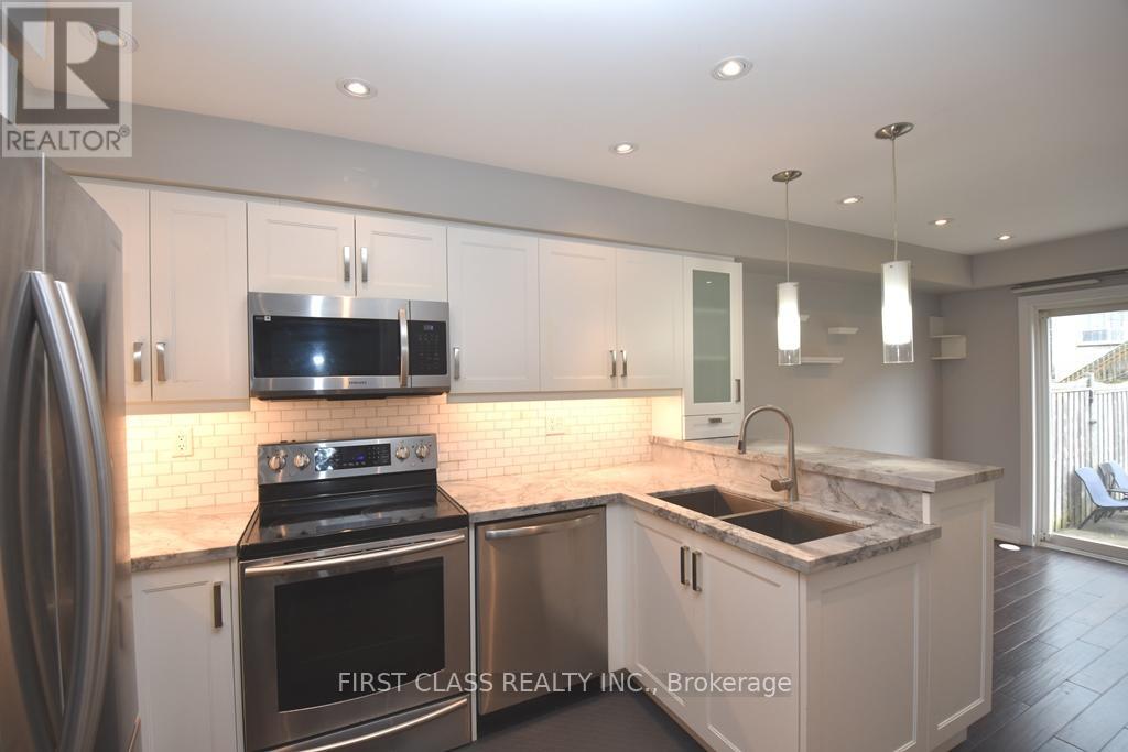 42 Village Vista Way, Vaughan, Ontario  L6A 3S4 - Photo 3 - N13726354