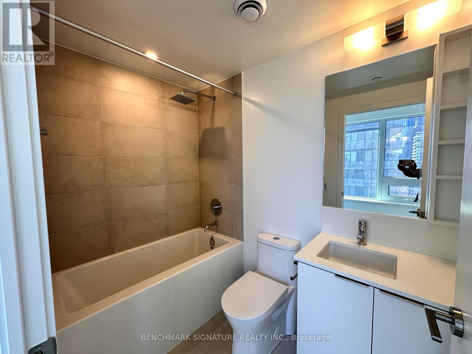 3515 - 8 Wellesley Street W, Toronto, Ontario  M4Y 0J5 - Photo 3 - C13726382
