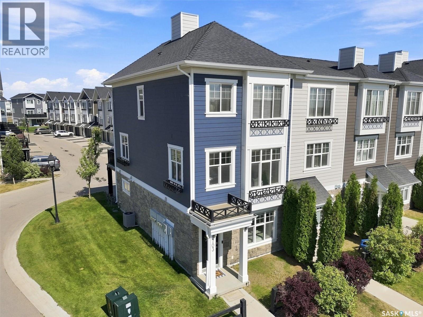 703 Meadows BOULEVARD, Saskatoon, Saskatchewan