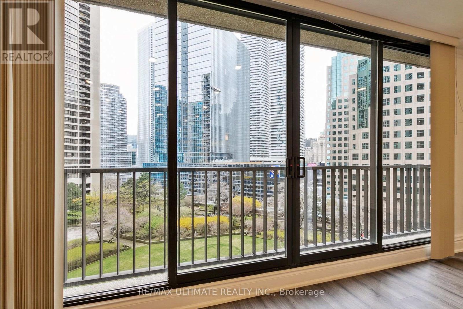 1215 - 33 Harbour Square, Toronto, Ontario  M5J 2G2 - Photo 12 - C13726402