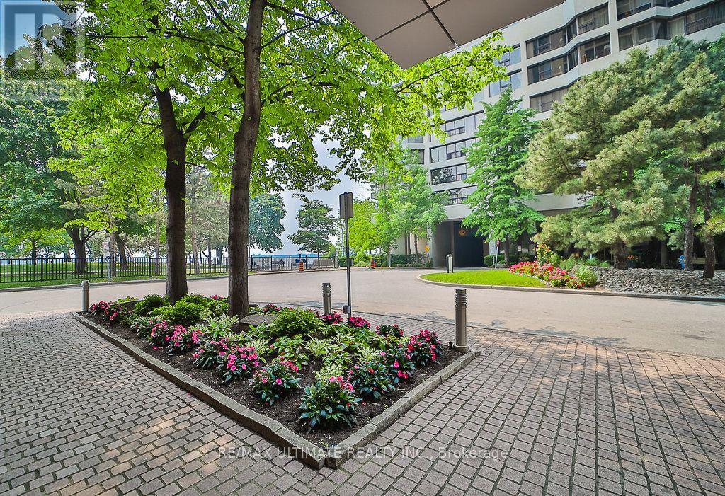 1215 - 33 Harbour Square, Toronto, Ontario  M5J 2G2 - Photo 2 - C13726402