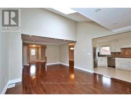 320 HORSHAM AVENUE, Toronto, Ontario