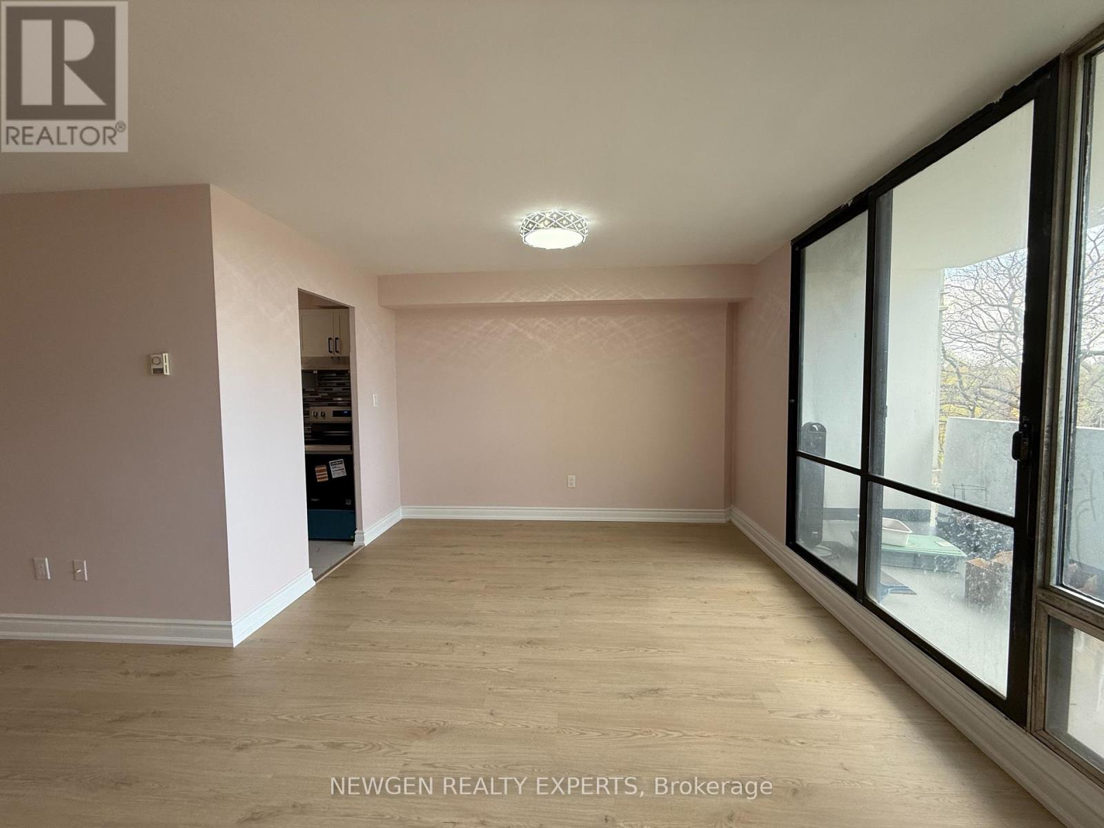 502 - 3 Massey Square, Toronto, Ontario  M4C 5L5 - Photo 10 - E13726406