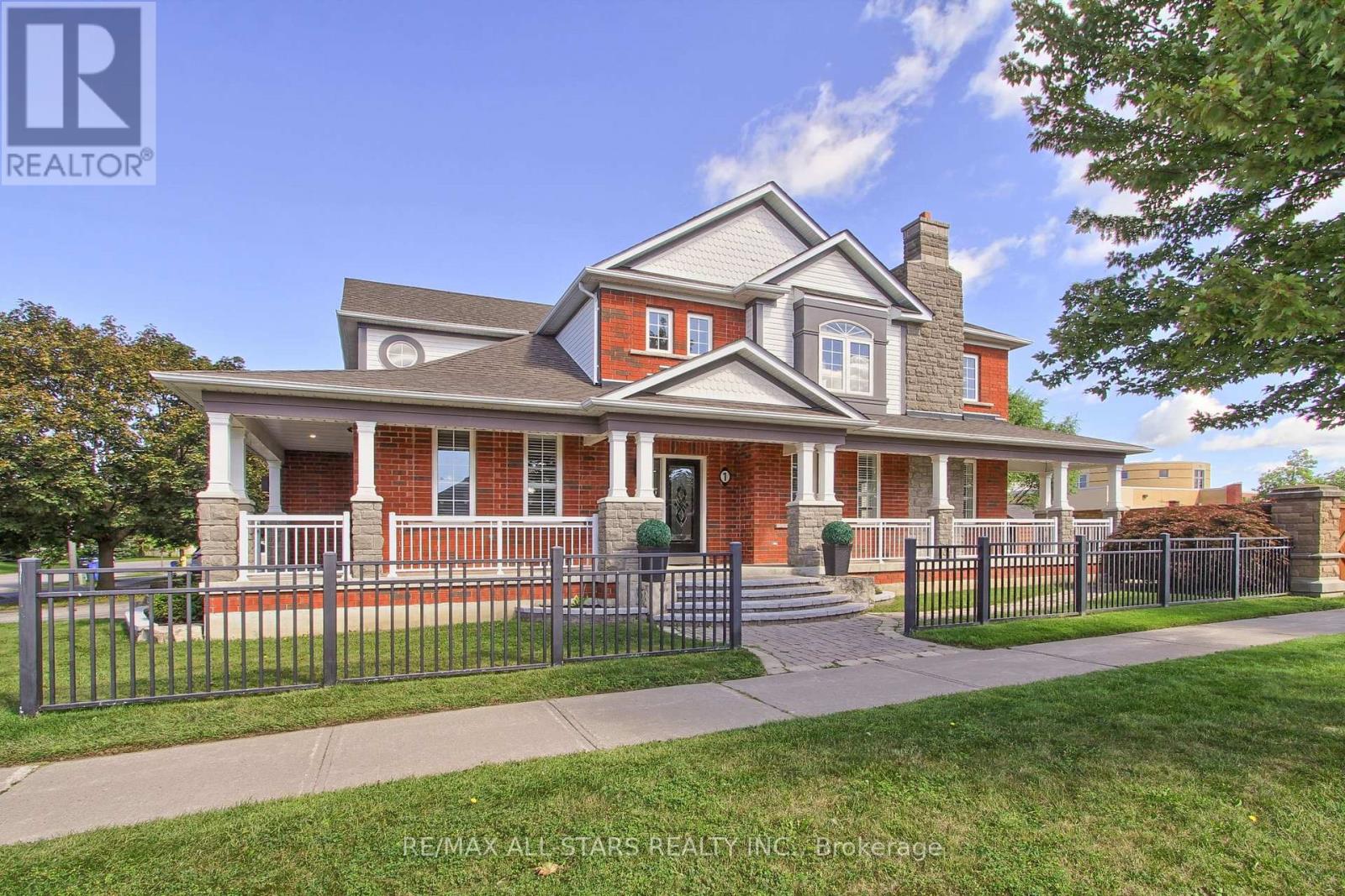 1 HATCH STREET, Whitby, Ontario