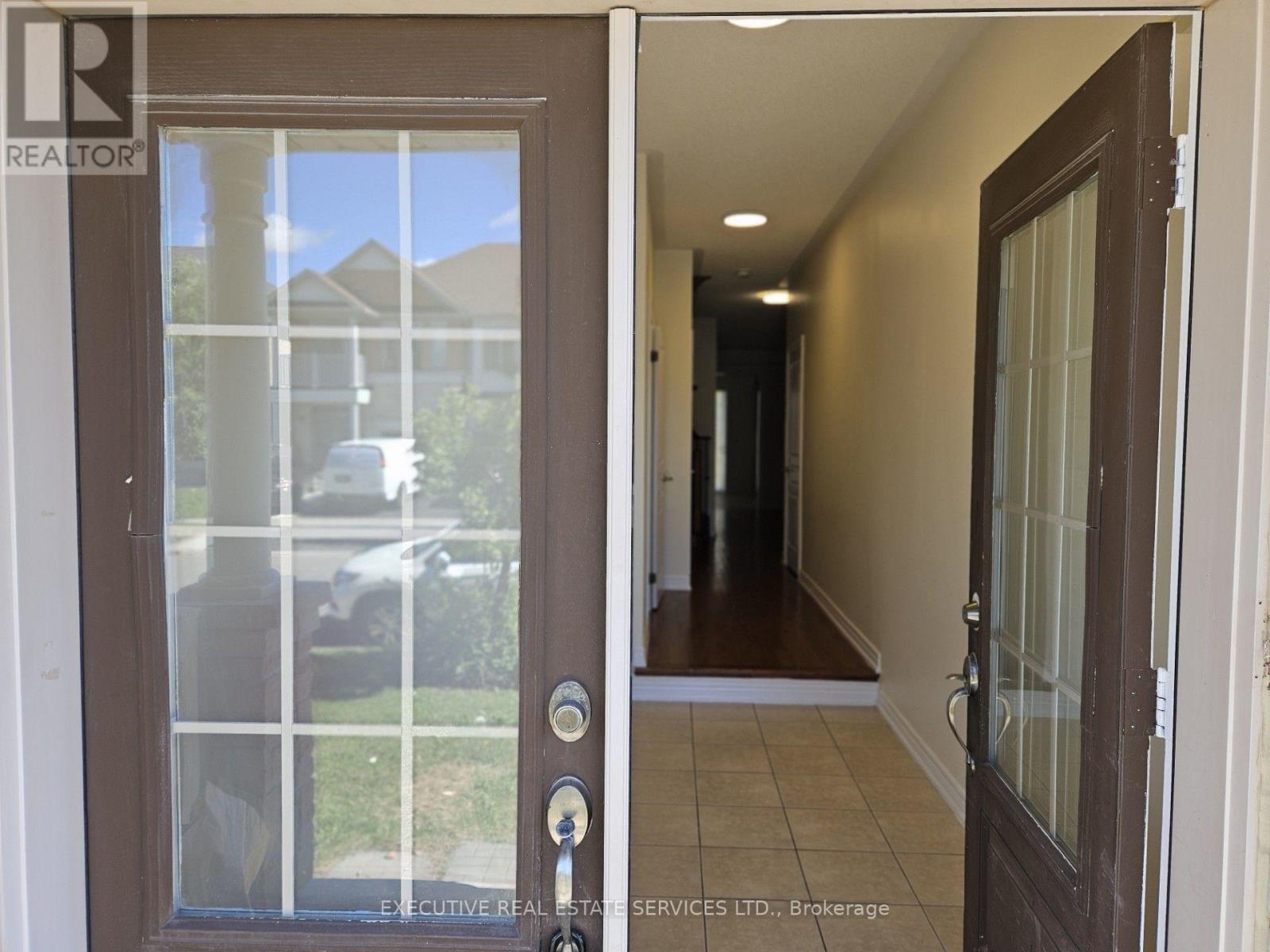 27 Durango Drive W, Brampton, Ontario  L6X 2Z2 - Photo 2 - W13726434