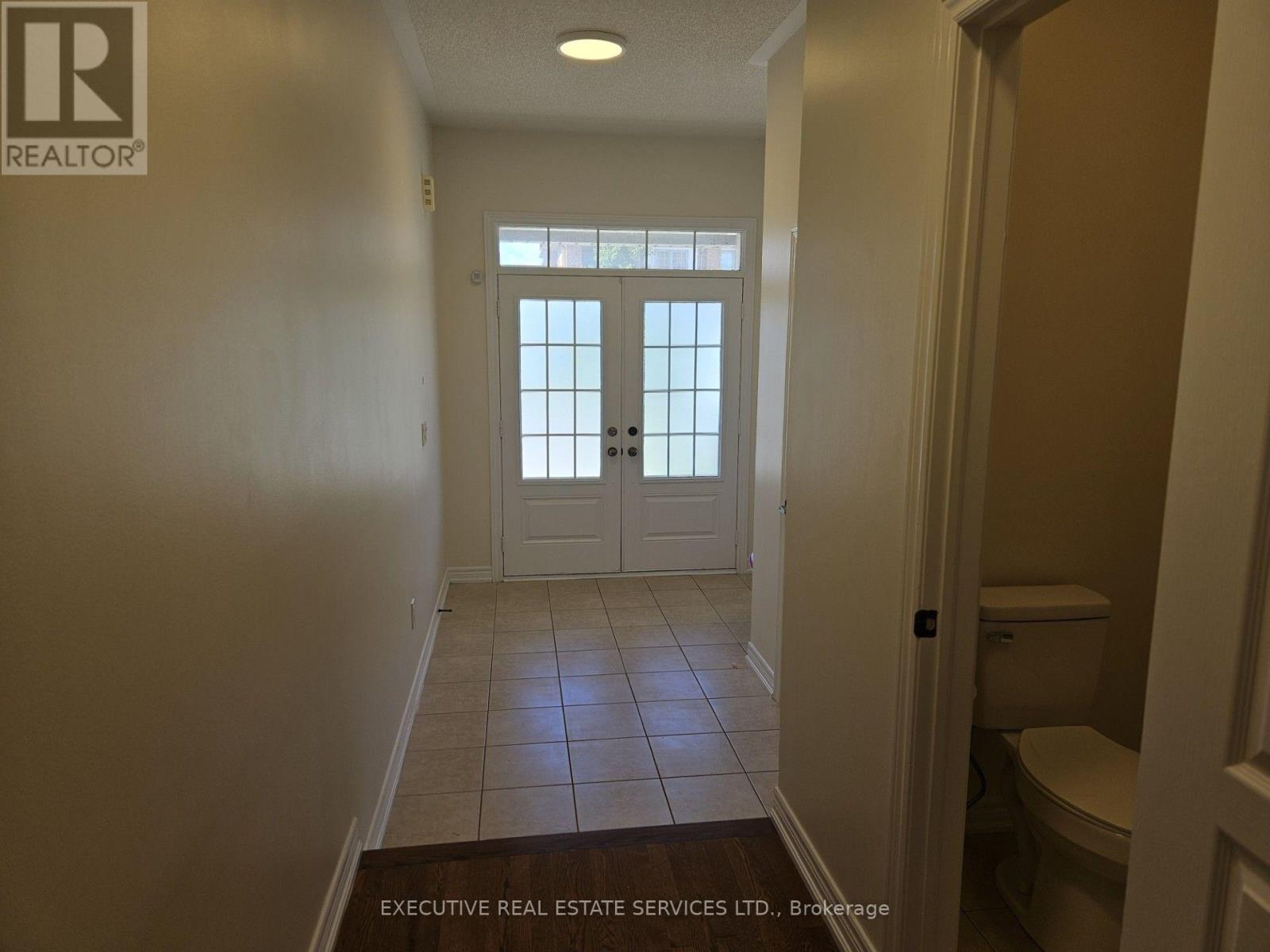 27 Durango Drive W, Brampton, Ontario  L6X 2Z2 - Photo 3 - W13726434