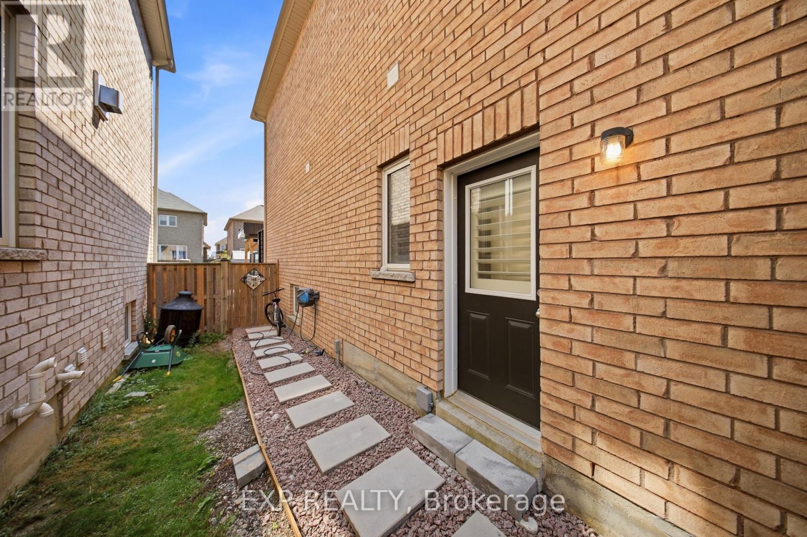 114 Chaumont Drive, Hamilton, Ontario  L8J 0J8 - Photo 3 - X13726424