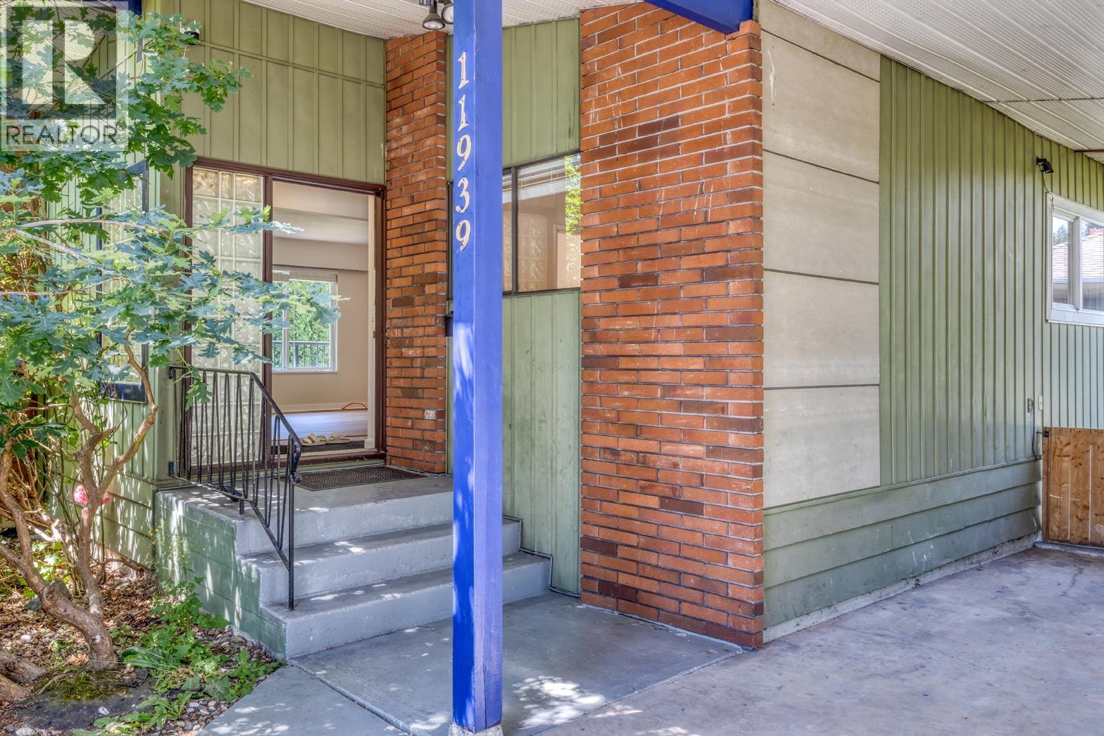 11939 Dover Street, Maple Ridge, British Columbia  V2X 5P6 - Photo 2 - R3138757