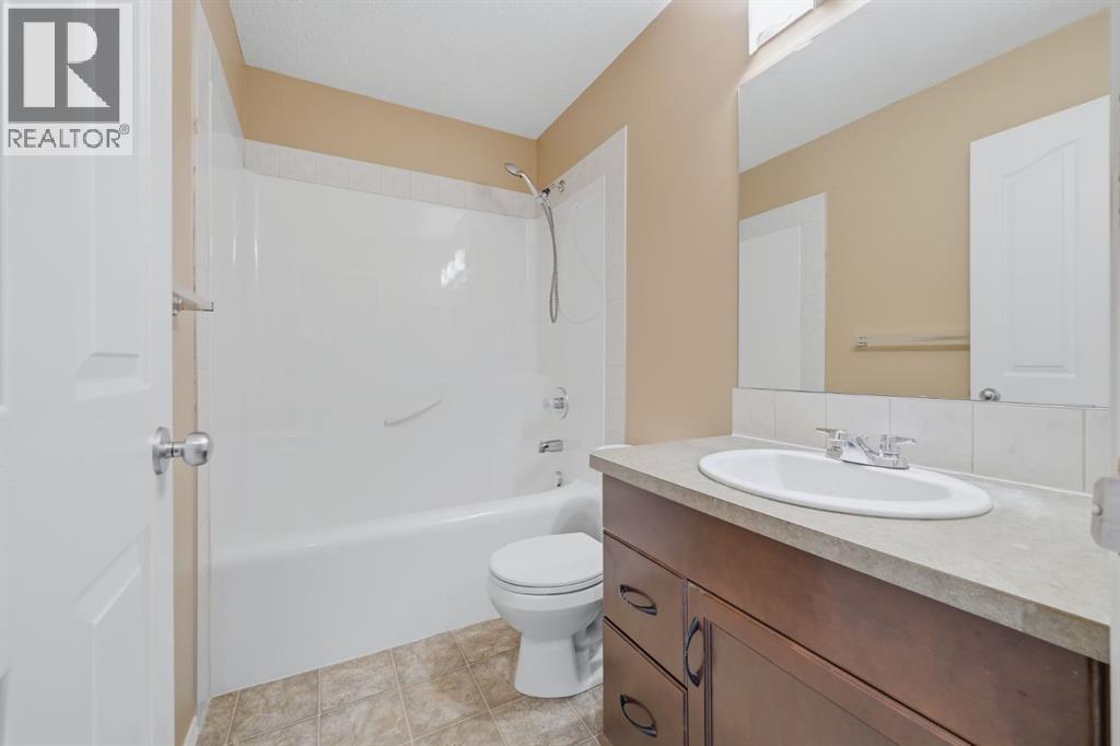4 Everglen Grove SW, Calgary, Alberta  T2Y 4z3 - Photo 17 - A2324393