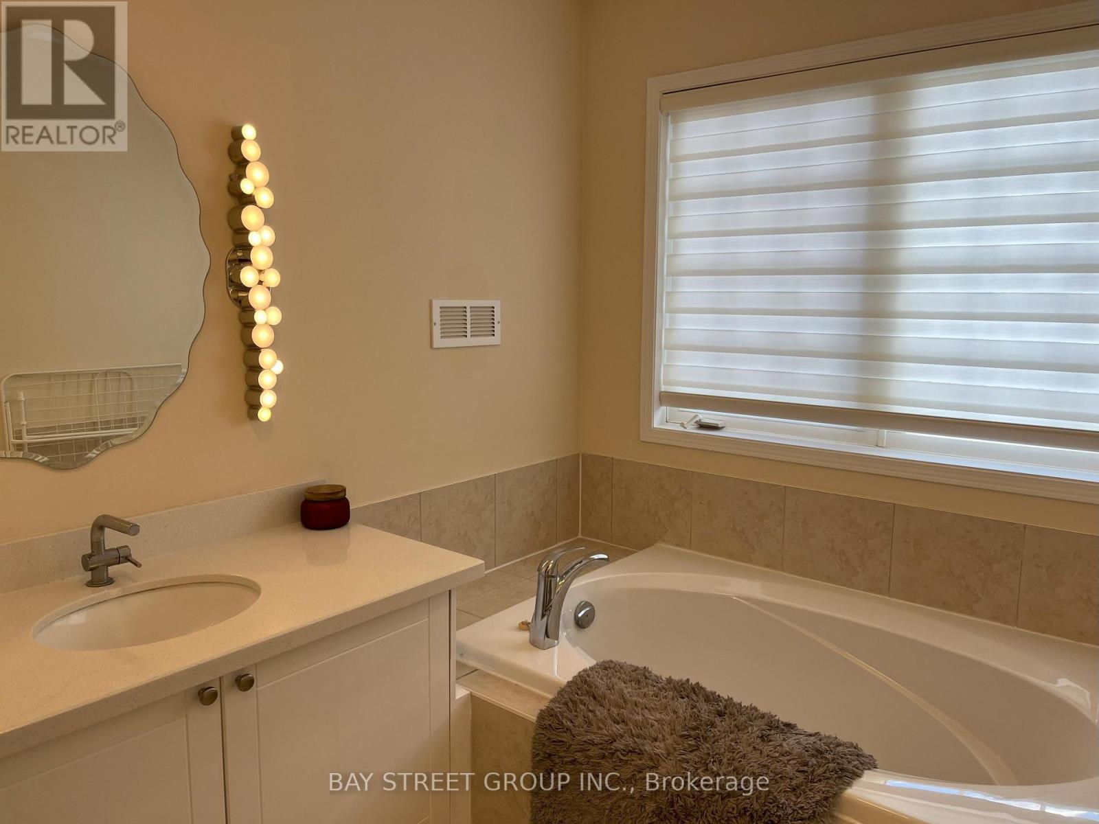 Bedroom - 49 Walkview Crescent, Richmond Hill, Ontario  L4E 4H5 - Photo 3 - N13724828