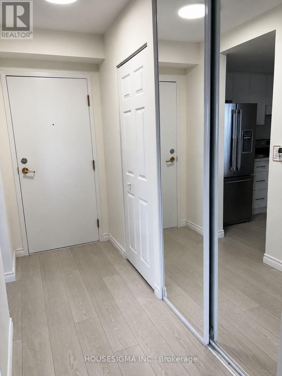 1703 - 7 Concorde Place, Toronto, Ontario  M3C 3N4 - Photo 3 - C13726486