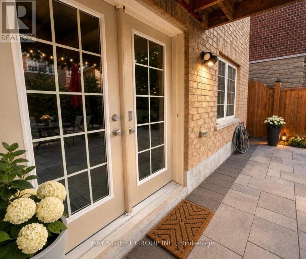 37 Heintzman Crescent, Vaughan, Ontario  L6A 4T8 - Photo 2 - N13726504