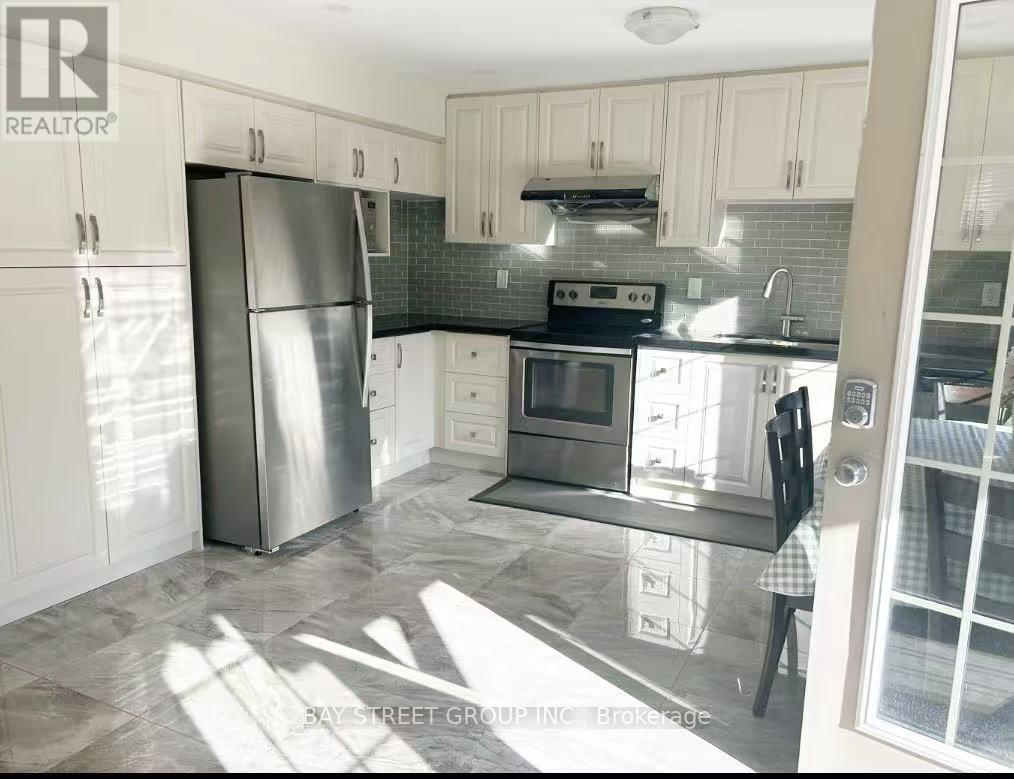37 Heintzman Crescent, Vaughan, Ontario  L6A 4T8 - Photo 4 - N13726504
