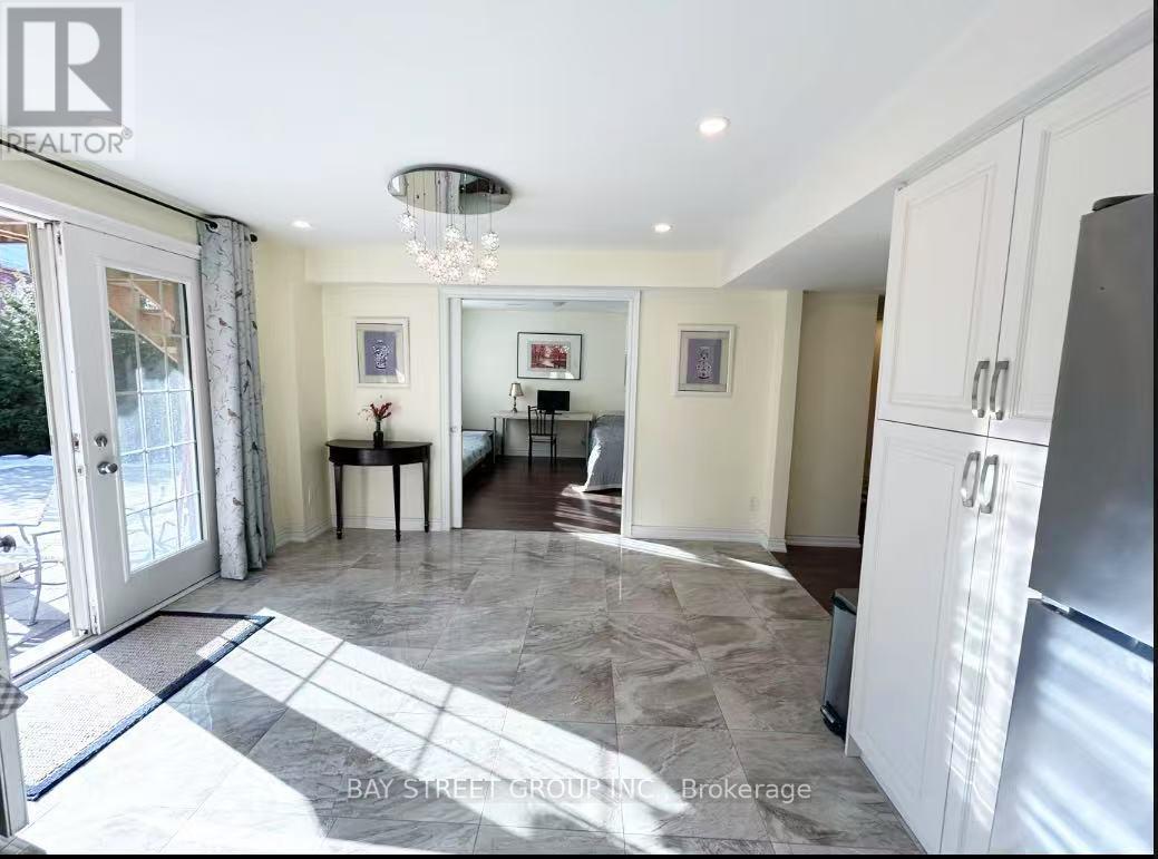 37 Heintzman Crescent, Vaughan, Ontario  L6A 4T8 - Photo 6 - N13726504