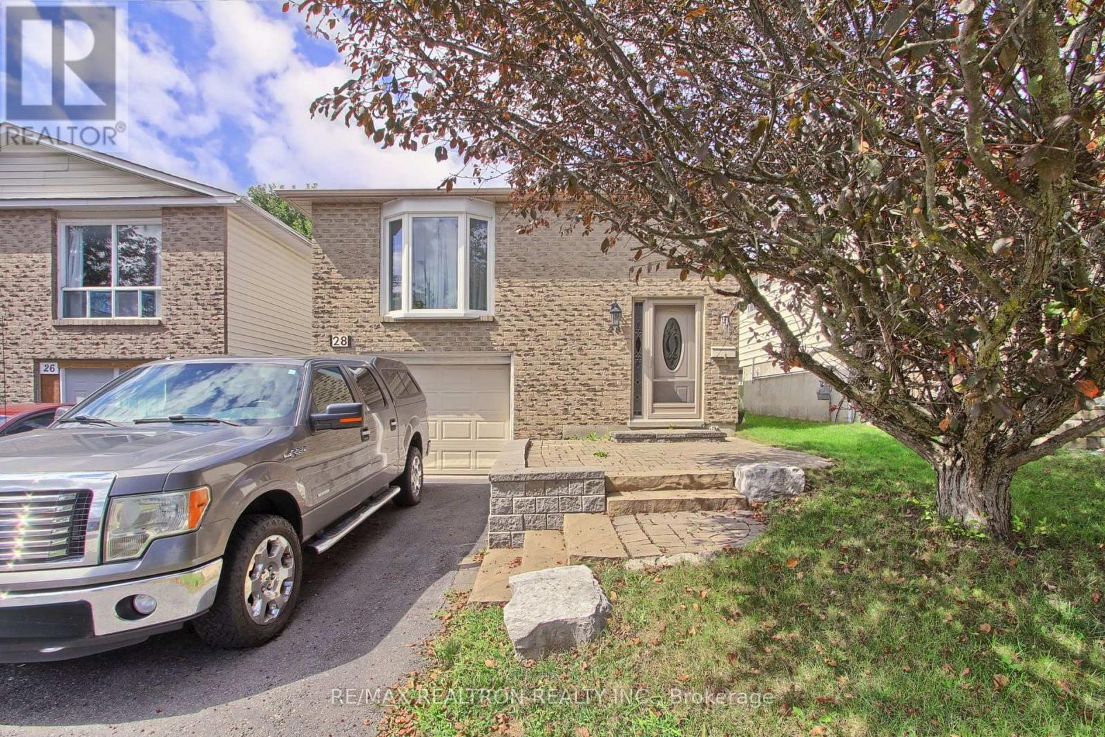28 Longview Drive, Bradford West Gwillimbury, Ontario  L3Z 2H2 - Photo 1 - N13726506