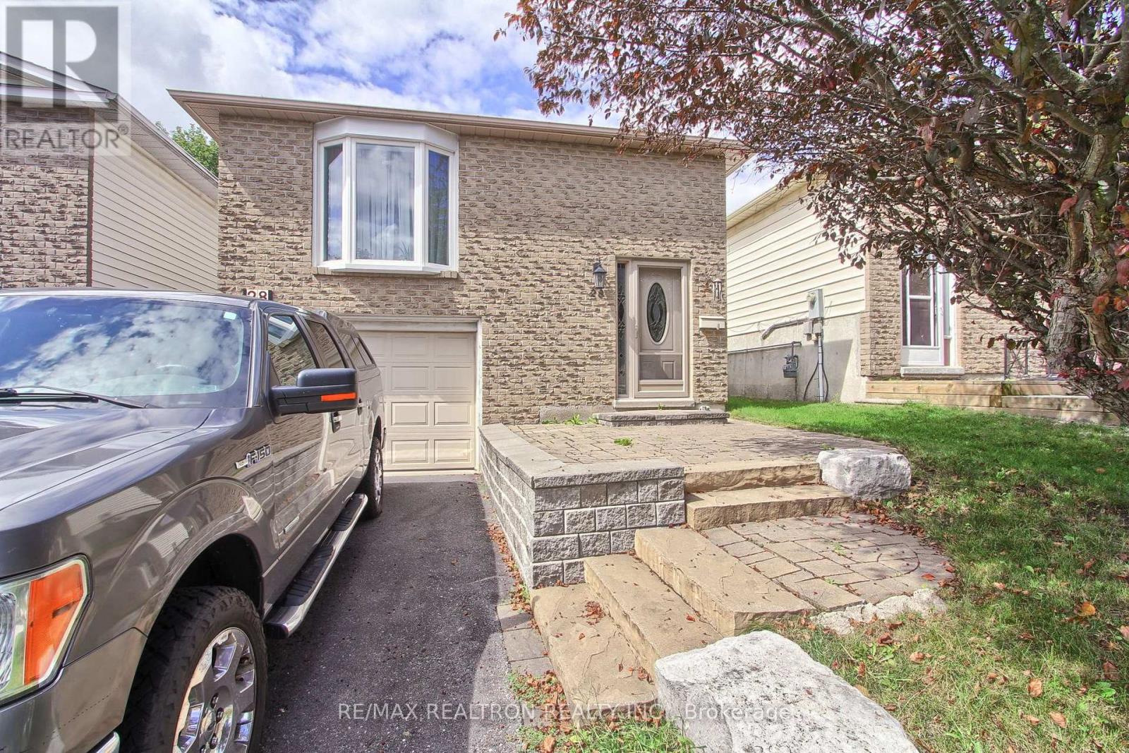 28 Longview Drive, Bradford West Gwillimbury, Ontario  L3Z 2H2 - Photo 2 - N13726506