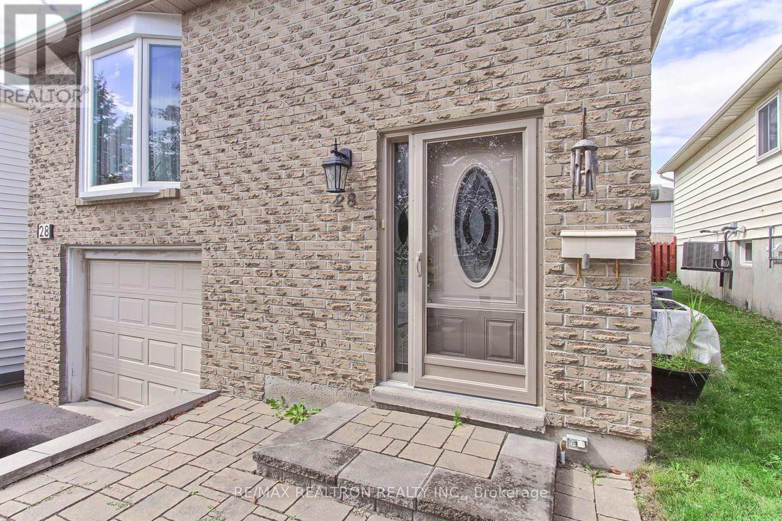 28 Longview Drive, Bradford West Gwillimbury, Ontario  L3Z 2H2 - Photo 4 - N13726506