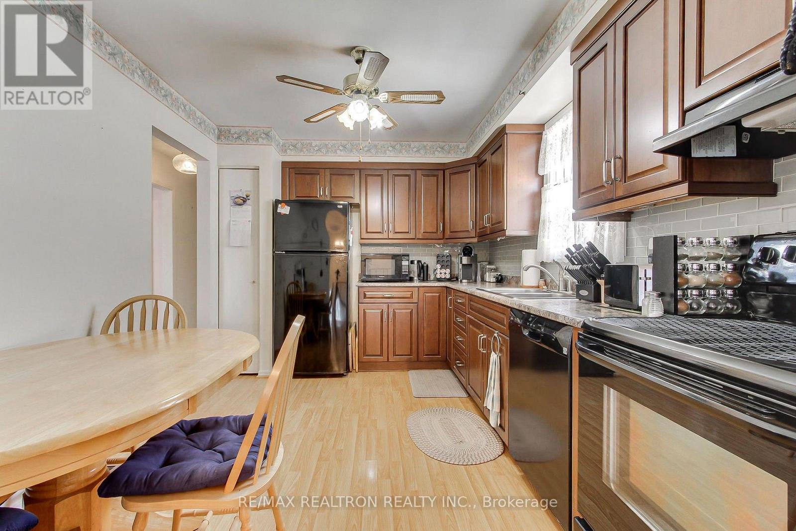 28 Longview Drive, Bradford West Gwillimbury, Ontario  L3Z 2H2 - Photo 7 - N13726506