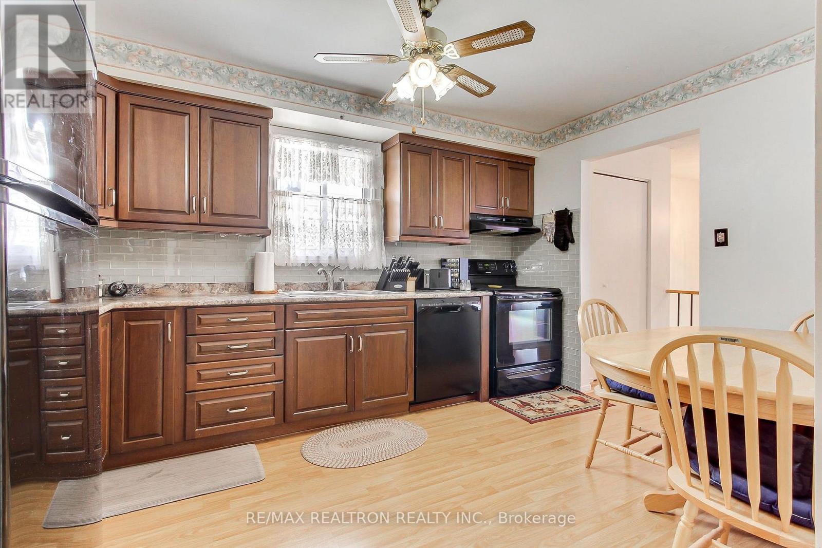 28 Longview Drive, Bradford West Gwillimbury, Ontario  L3Z 2H2 - Photo 9 - N13726506